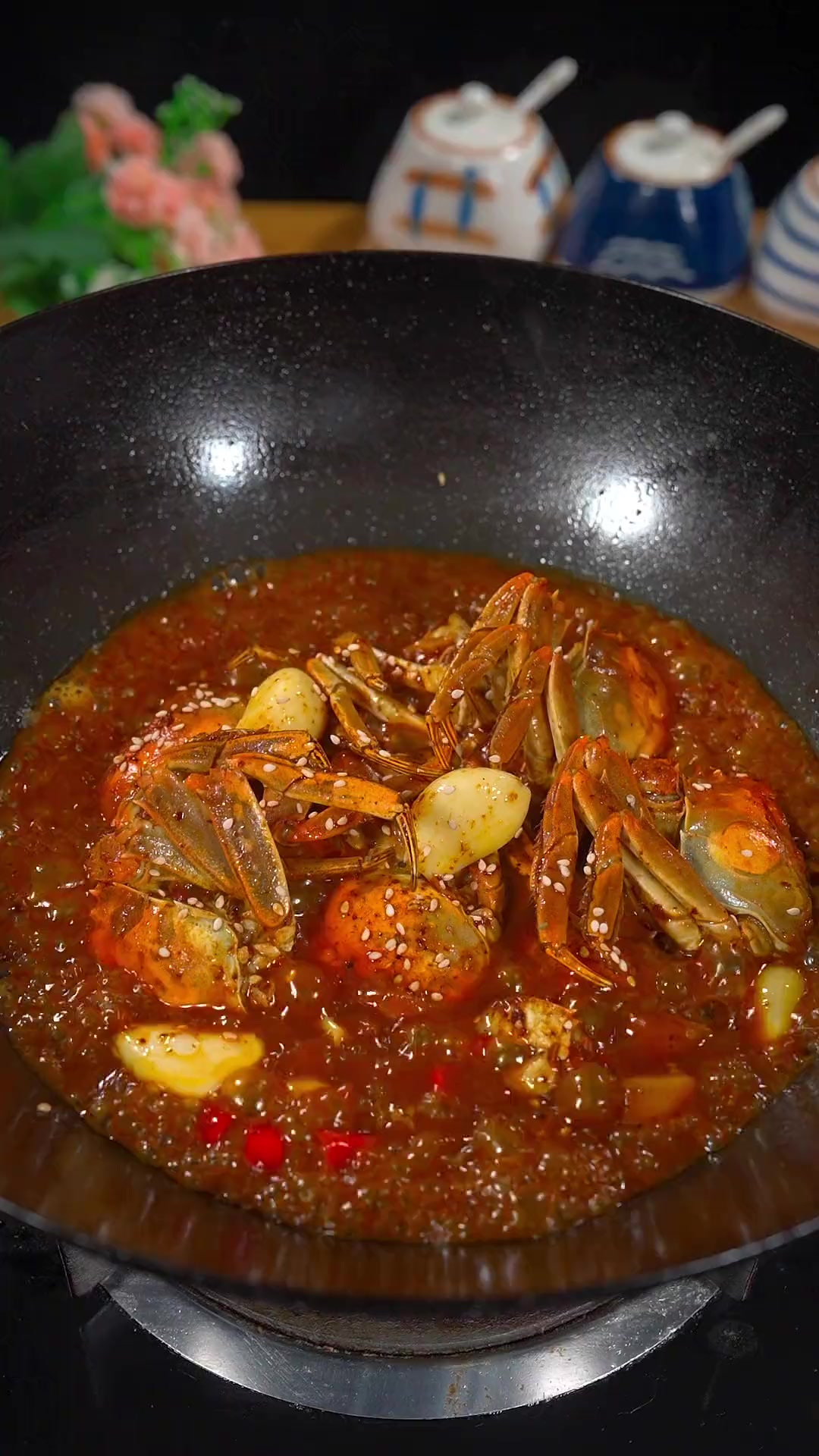 螃蟹不要在蒸着吃了 快试试我这种做法 好吃到连手指都要唆一嗦