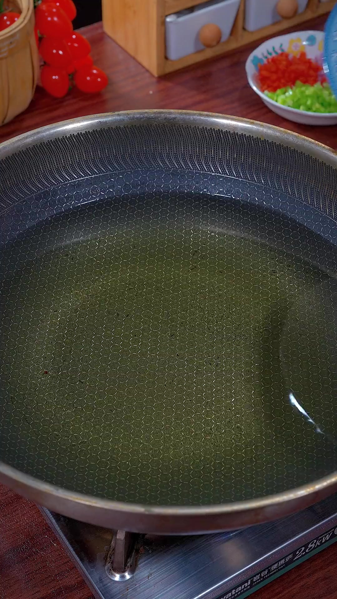 以后想吃椒盐皮皮虾，不要再去大排档了，今天教你在家做，比大排
