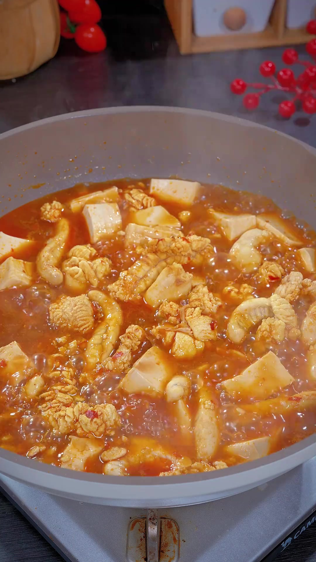 这个季节的黄花鱼籽颗粒饱满又好吃，做一道这样的鱼籽烧豆腐，特