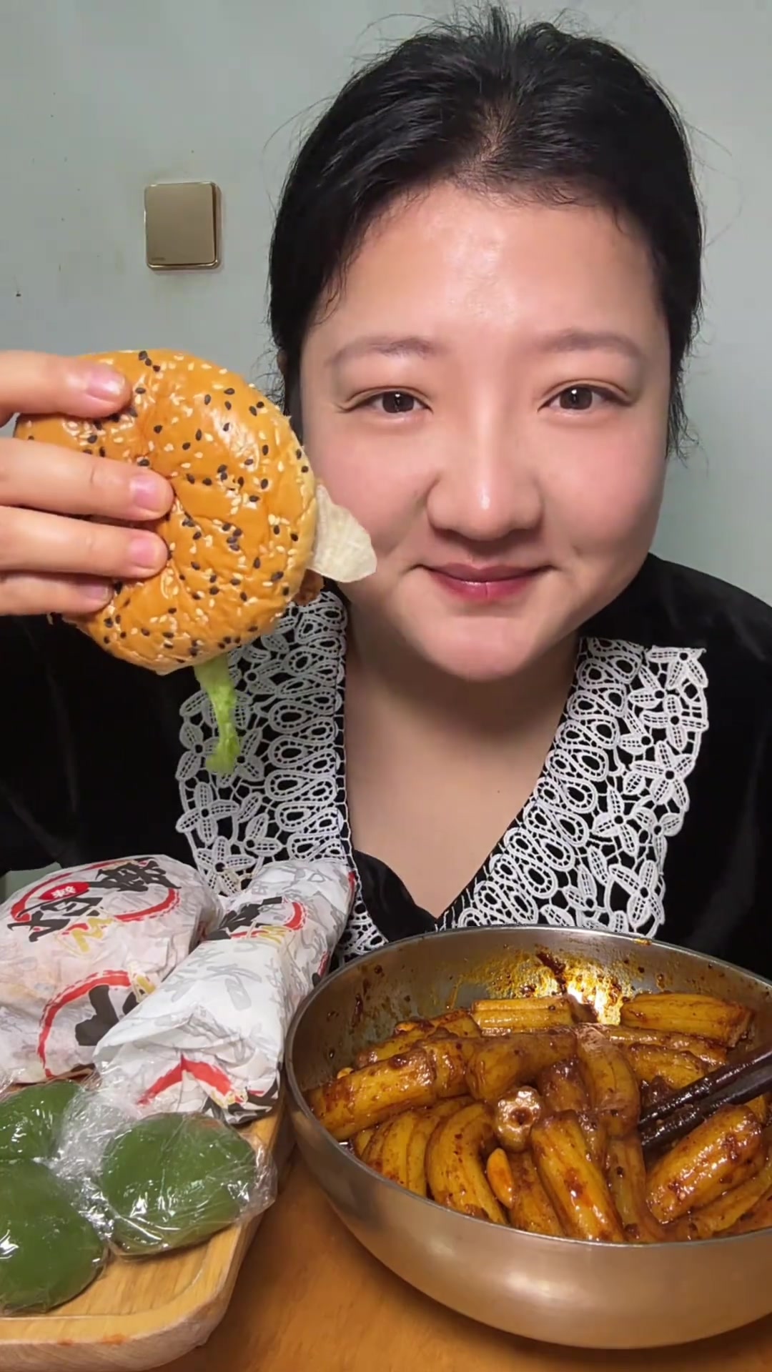 大肘子配变态辣炒面  芒果奶油小蛋糕