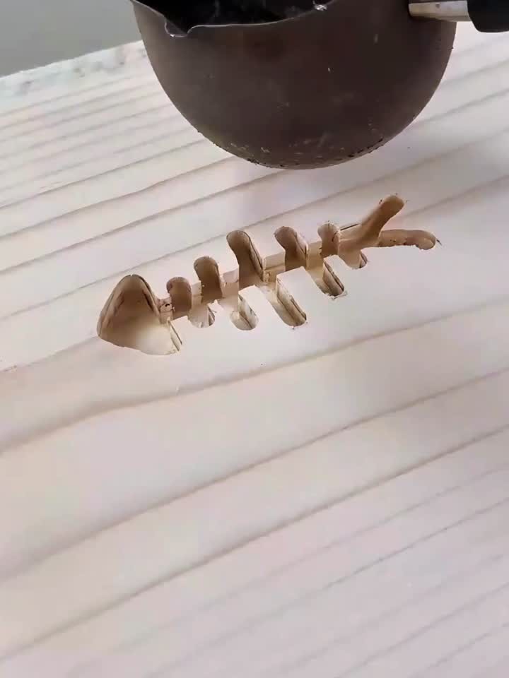 如何在10万元昂贵的桌子上制作一个鱼骨logo?