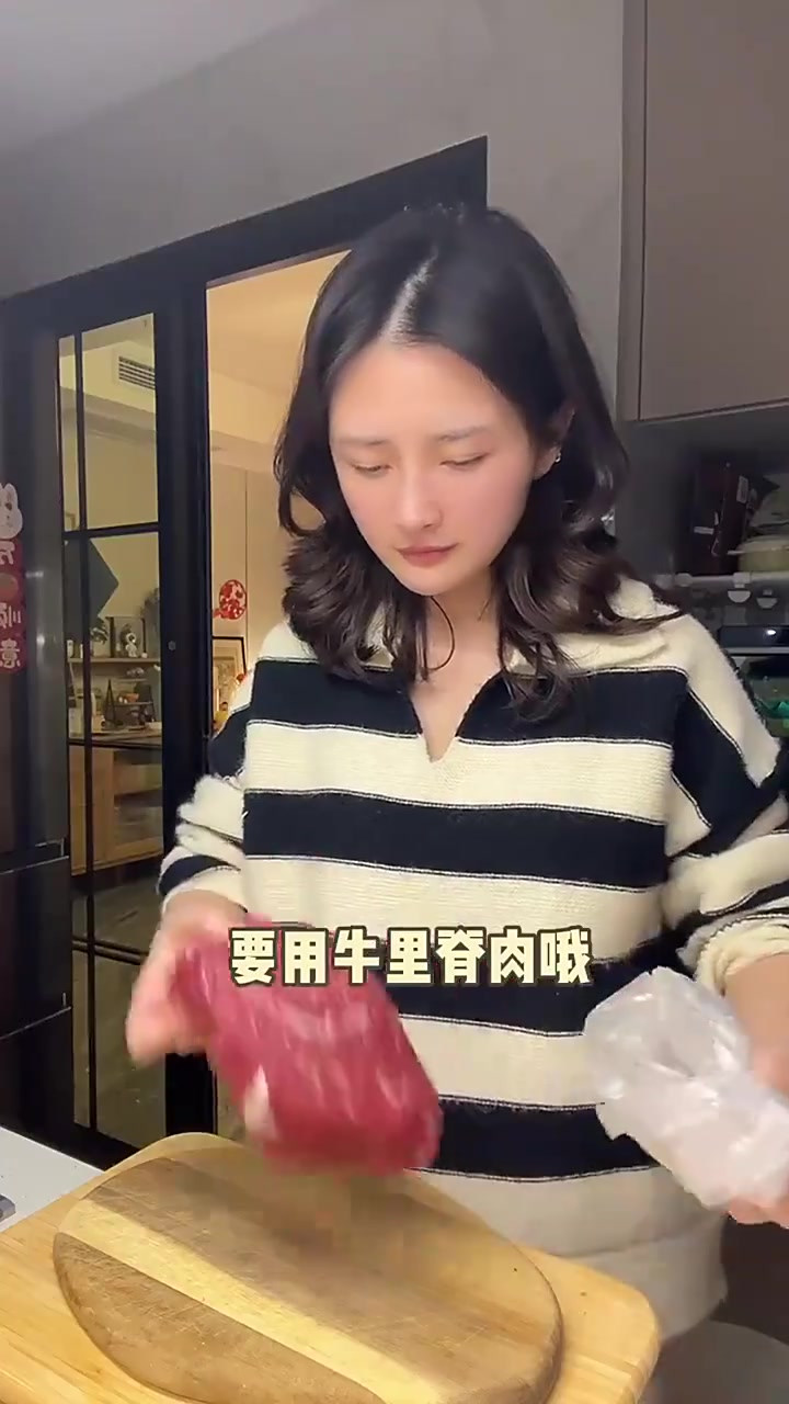 vlog午餐|自制嫩牛排