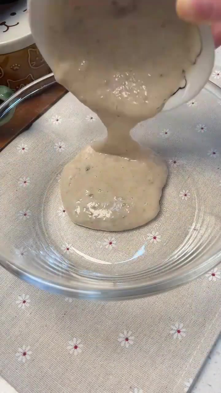 宝宝点心不用揉面松软香甜,香蕉牛奶面包第一次做面包