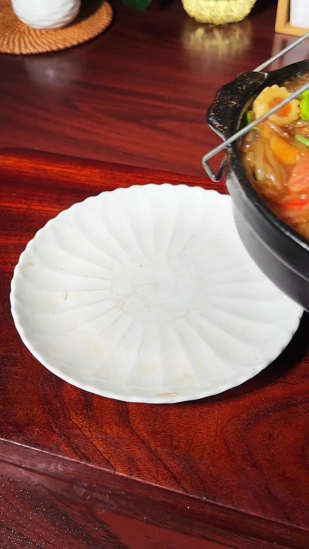 好吃的老式砂锅麻辣烫，下班回家几分钟就搞定，做法简单，比外面