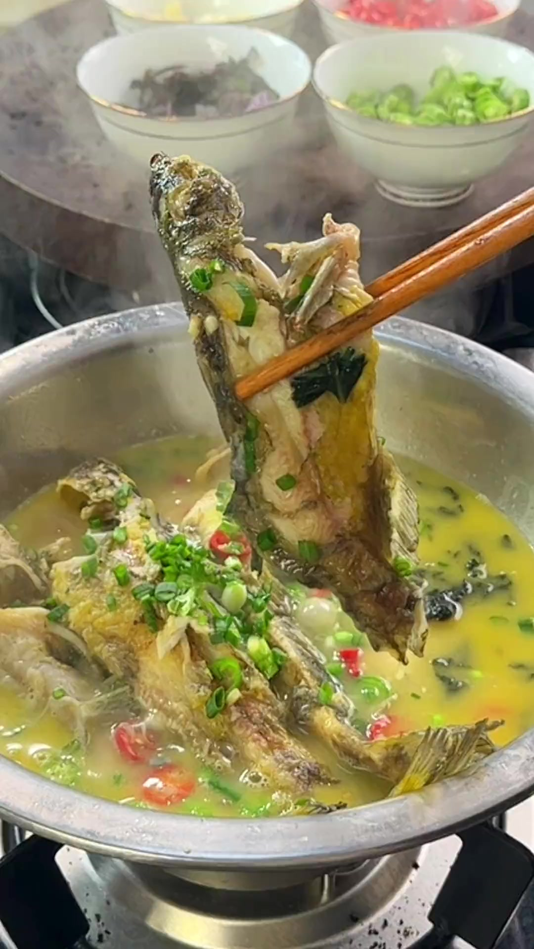 黄焖黄骨鱼,做法简单,一包水煮活鱼调料,无需其他调味,就可以