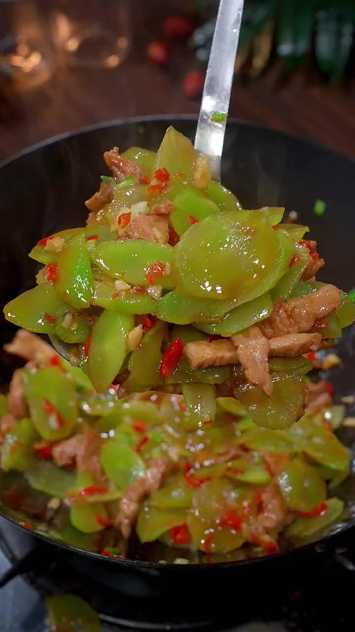 窝笋炒肉 脆嫩的窝笋炒瘦肉，滑嫩脆爽太香了