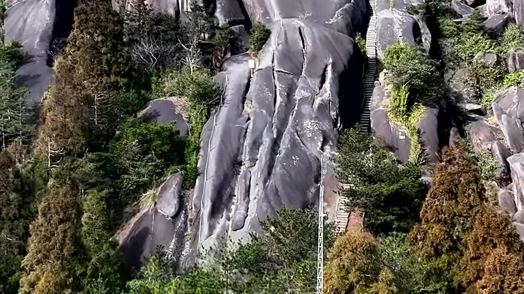 玉苍山,属山岳型风景区,风景独特秀丽,自然景观众多,玉苍山景