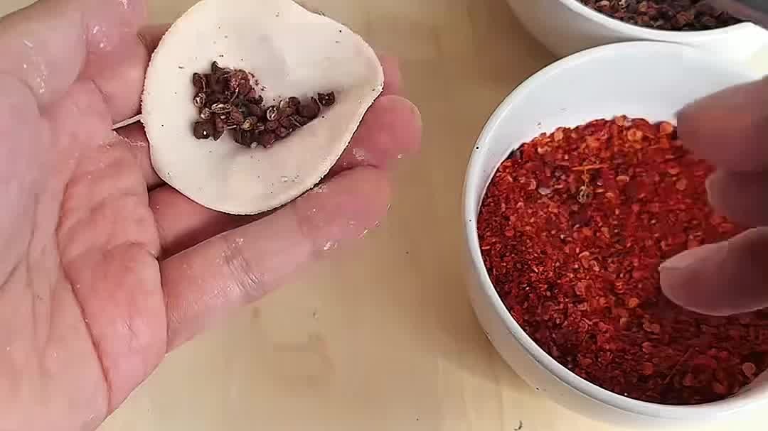 给男朋友做一份麻辣馅的饺子