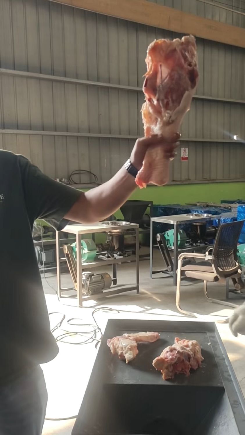 骨头打的不够碎吗？#绞肉机#撕肉碎骨机#养殖机械