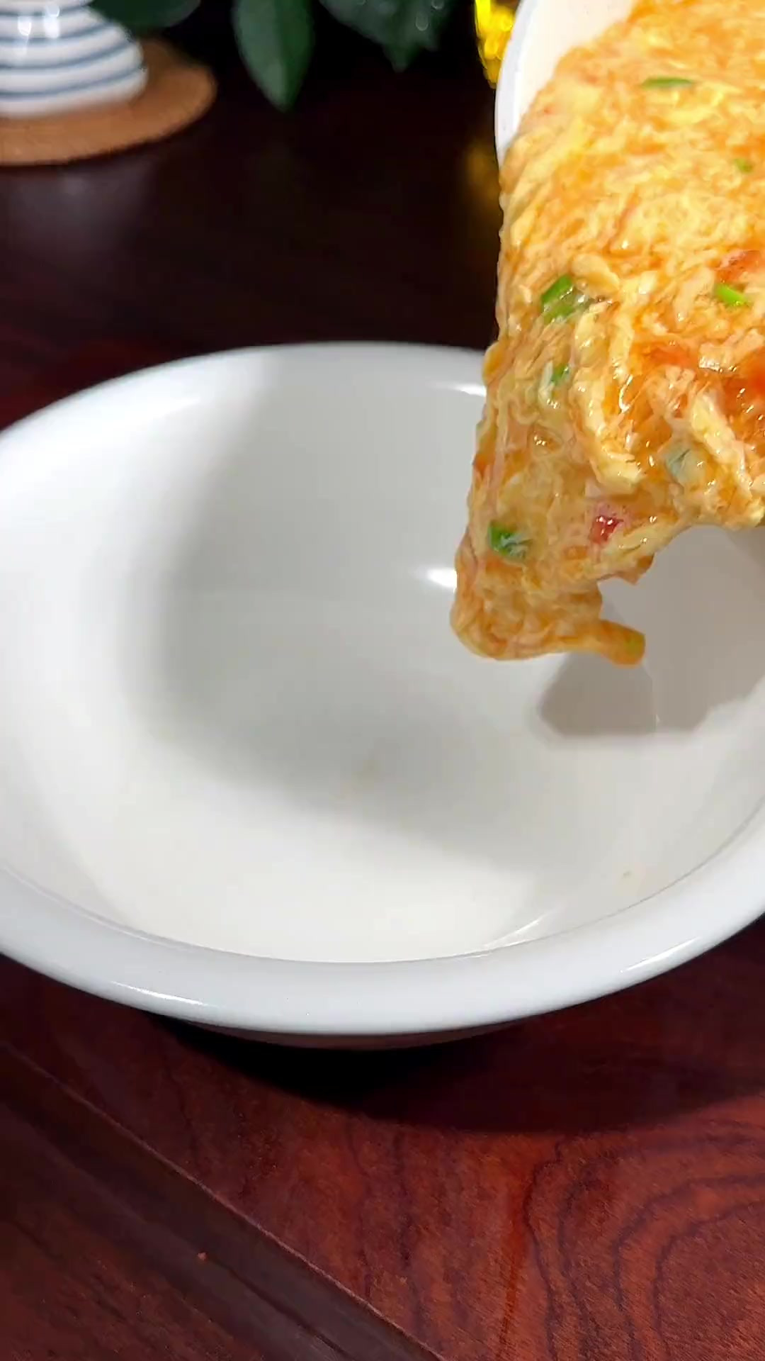 以后想喝西红柿鸡蛋汤你就这样做,汤酸开胃,鸡蛋嫩滑,简单又好