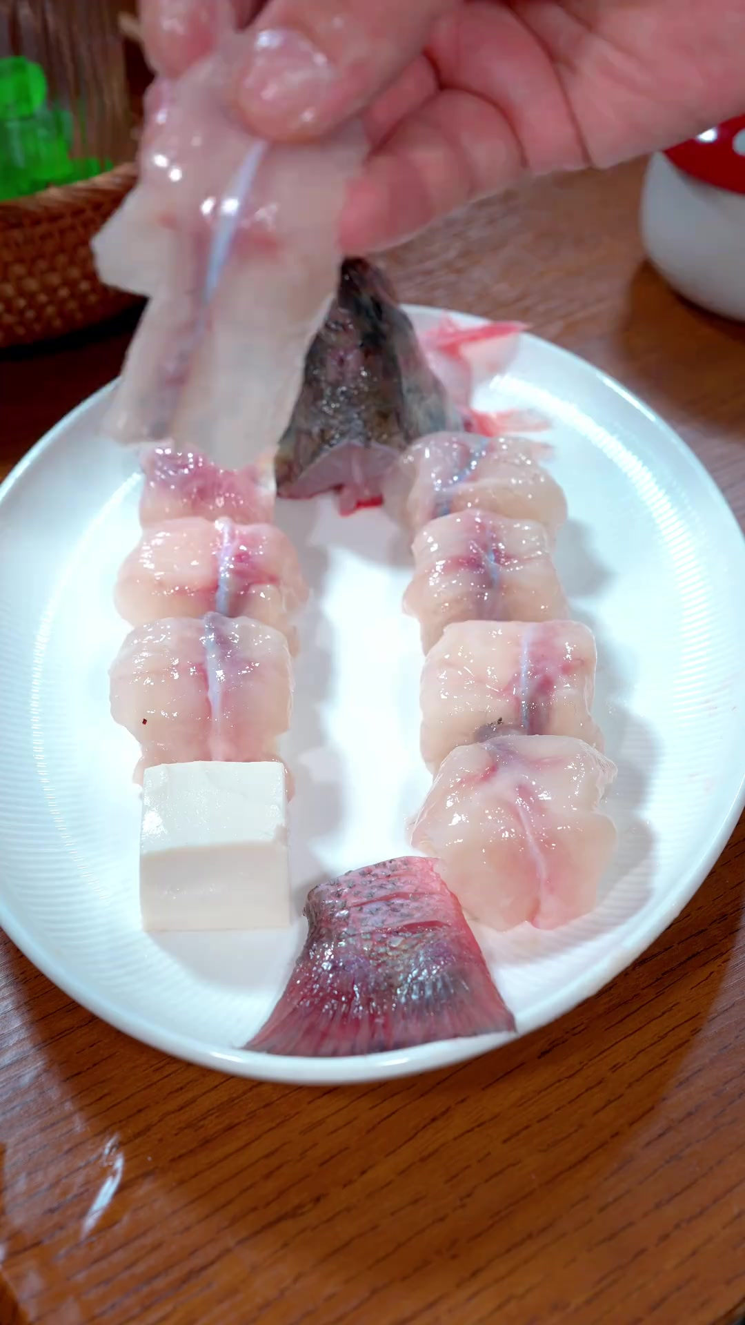 酱椒蝴蝶鱼好吃好看还特别的下饭 把鱼片放在豆腐上，您将解锁一