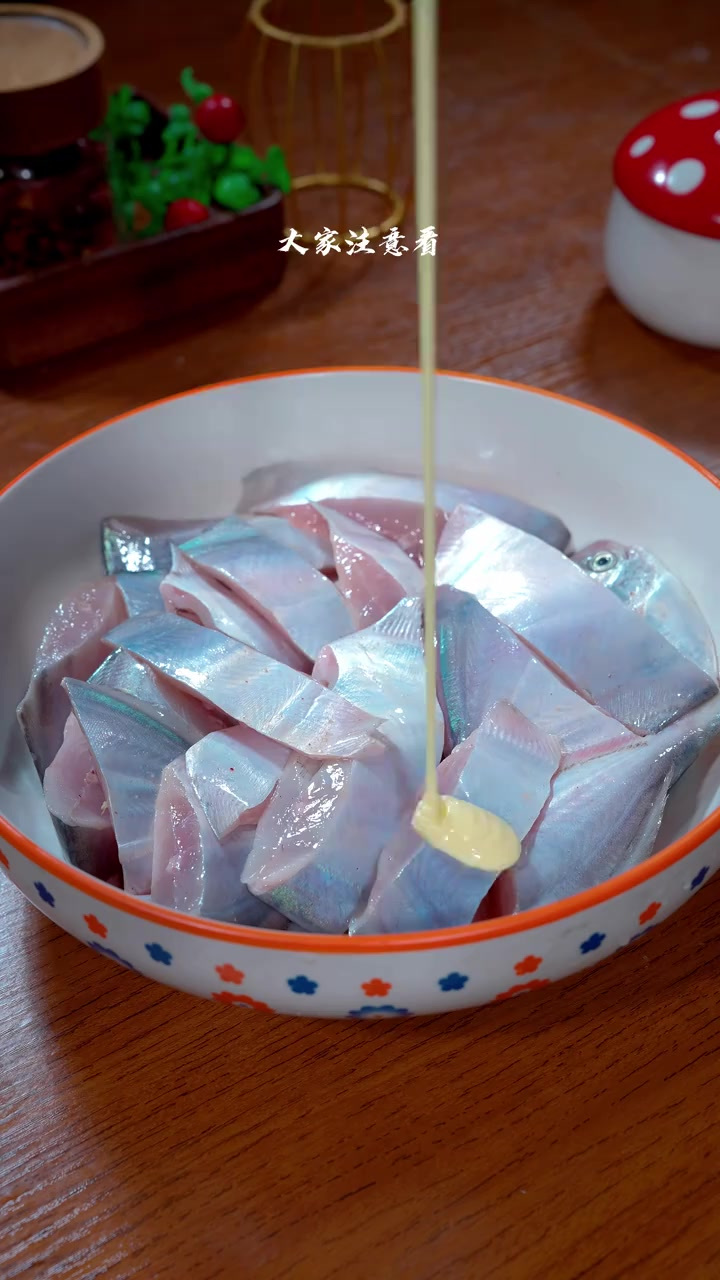 好吃的脆炸鲳鱼做法 脆炸鲳鱼很多人都喜欢吃,那到底怎么样才能