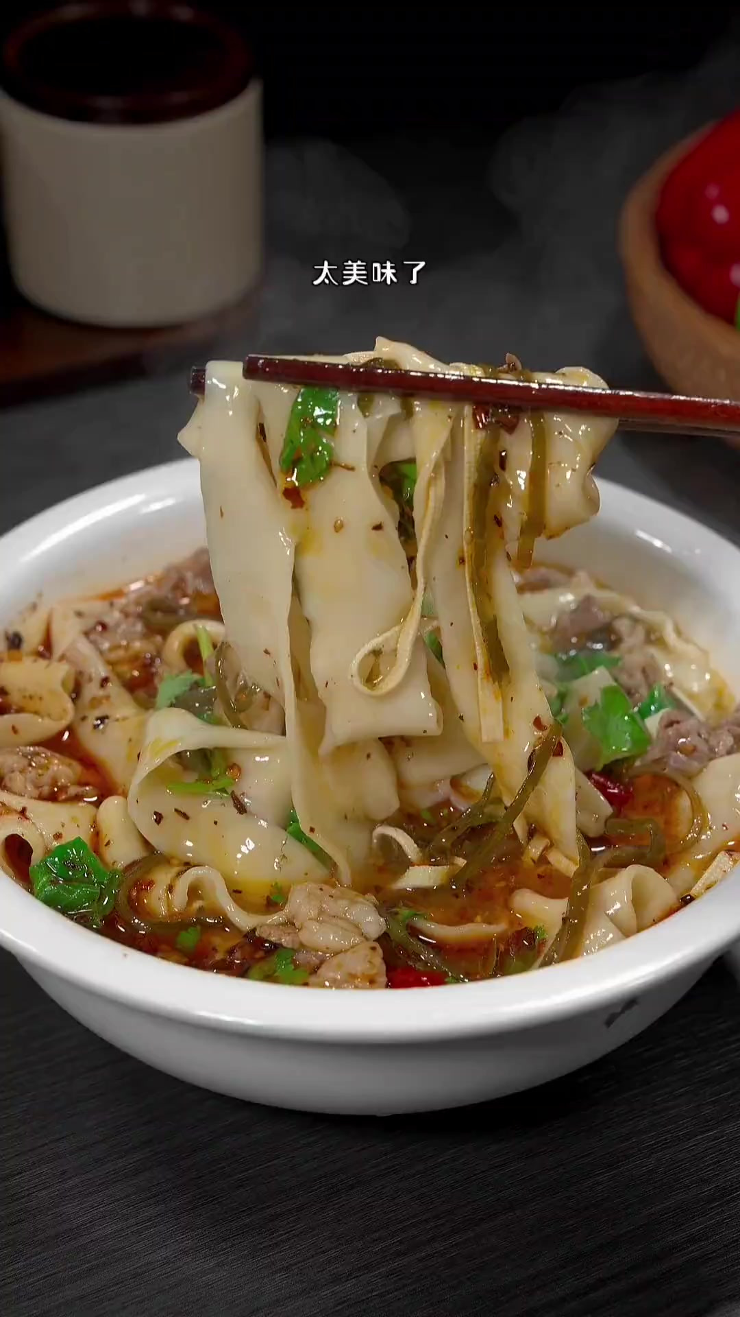 河南特色美食羊肉烩面的做法，汤鲜味美，面条劲道，真的太好吃了