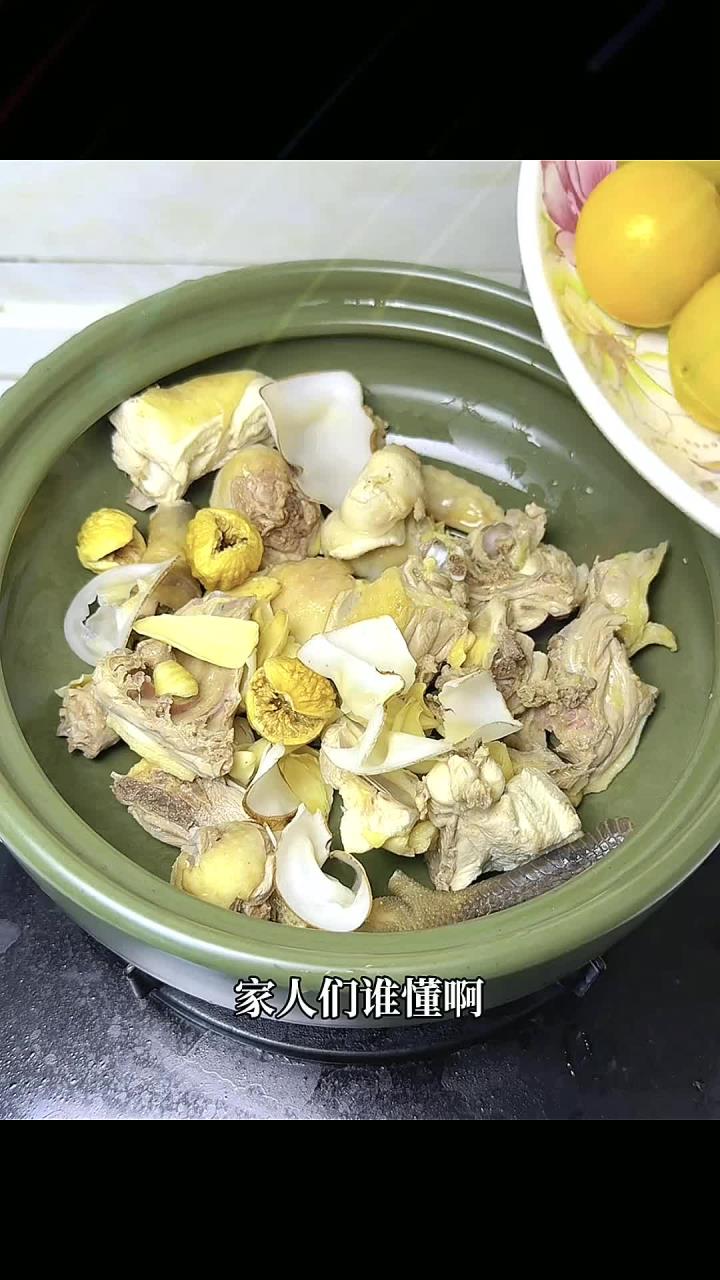 谁懂啊！金桔炖鸡汤也太好喝了吧！酸变甜还解腻，做法超简单金桔土鸡汤广东靓汤煲汤煲
