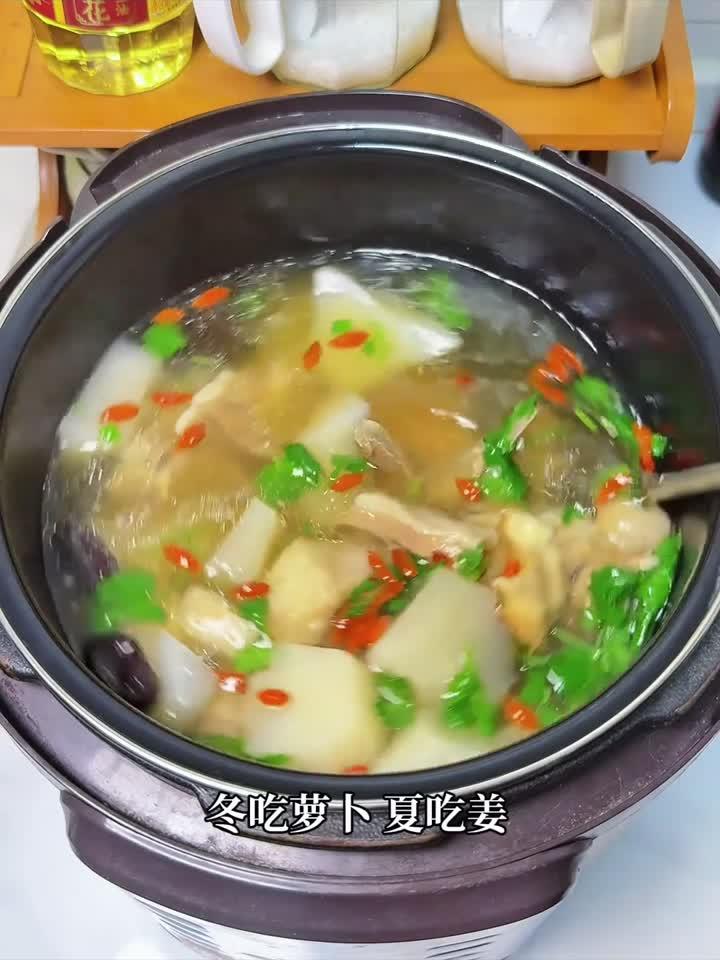 暖心羊汤:羊肋排萝卜炖出冬日滋补佳品!