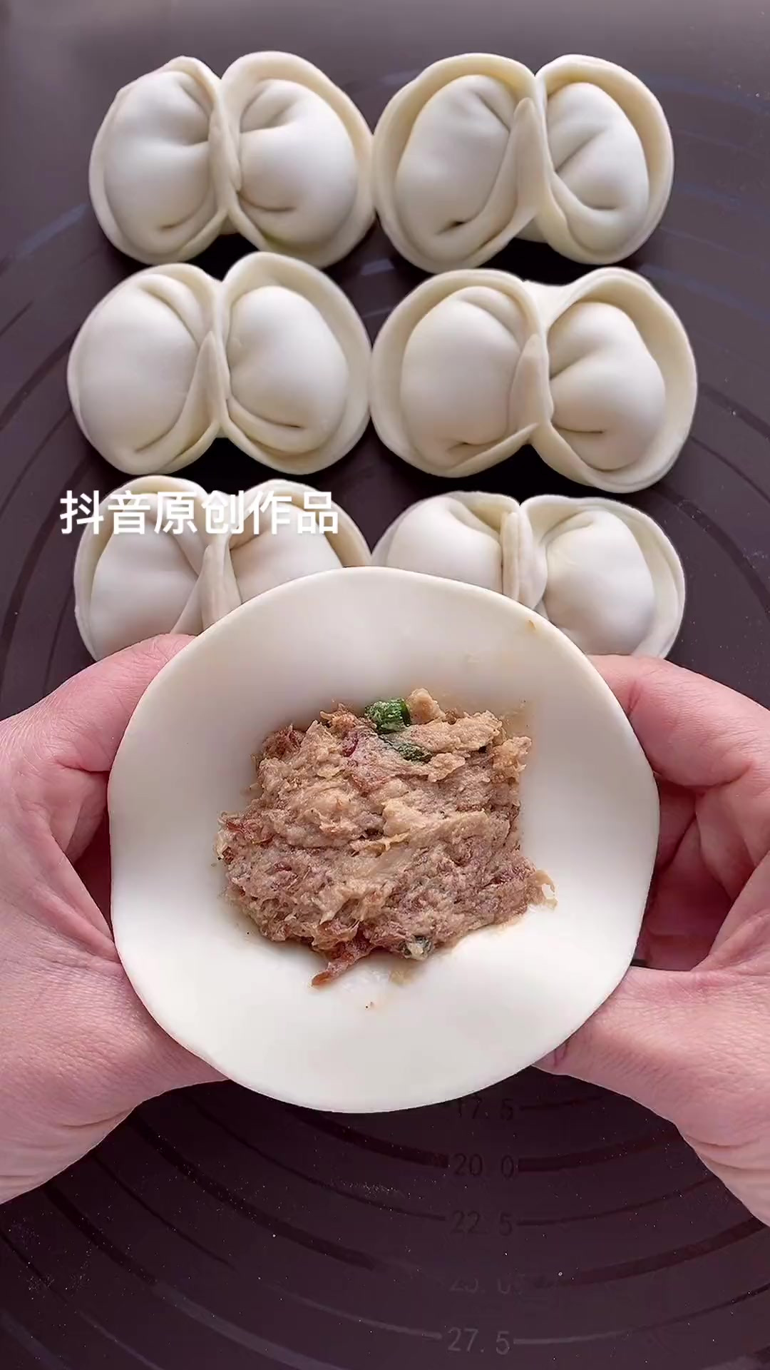 创意鸳鸯饺子,一张面皮包出俩饺子