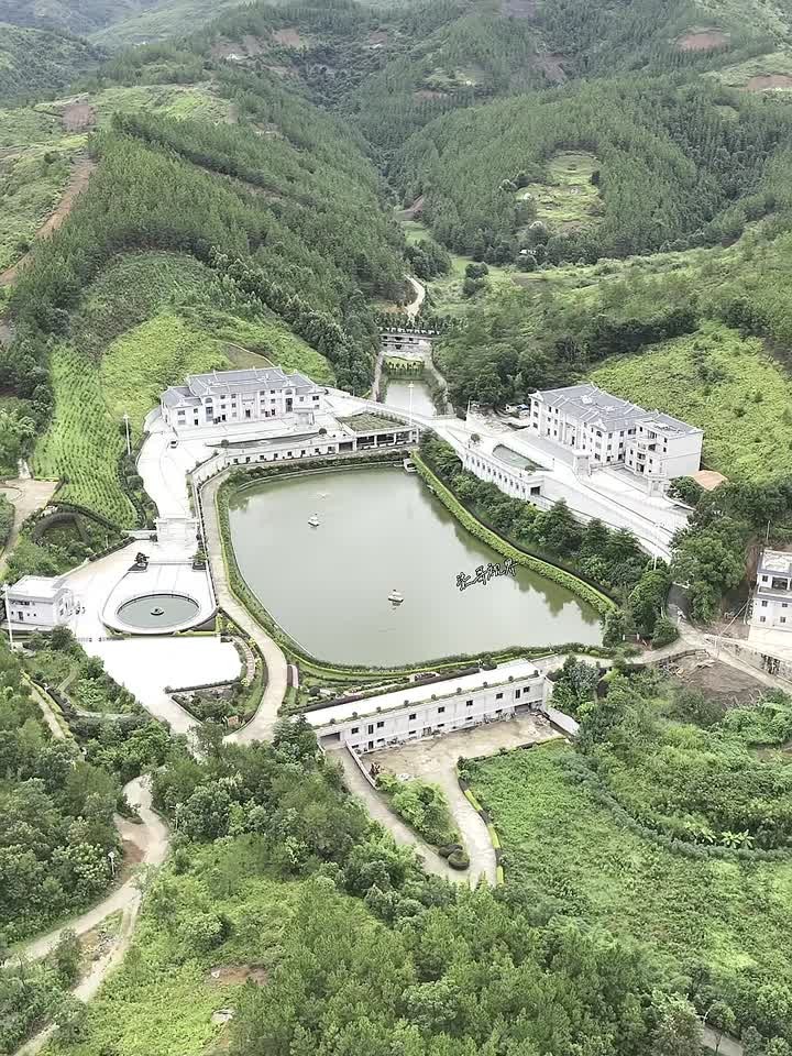 广州白天鹅宾馆是我国最早的第一家五星级酒店，也是中国改革开放