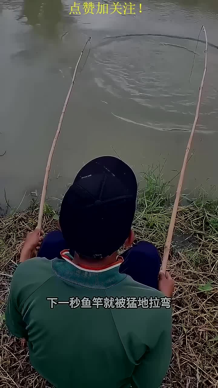 小孩哥用小鱼钓大鱼，没想到竟然遇到几十斤重的巨骨舌鱼咬钩