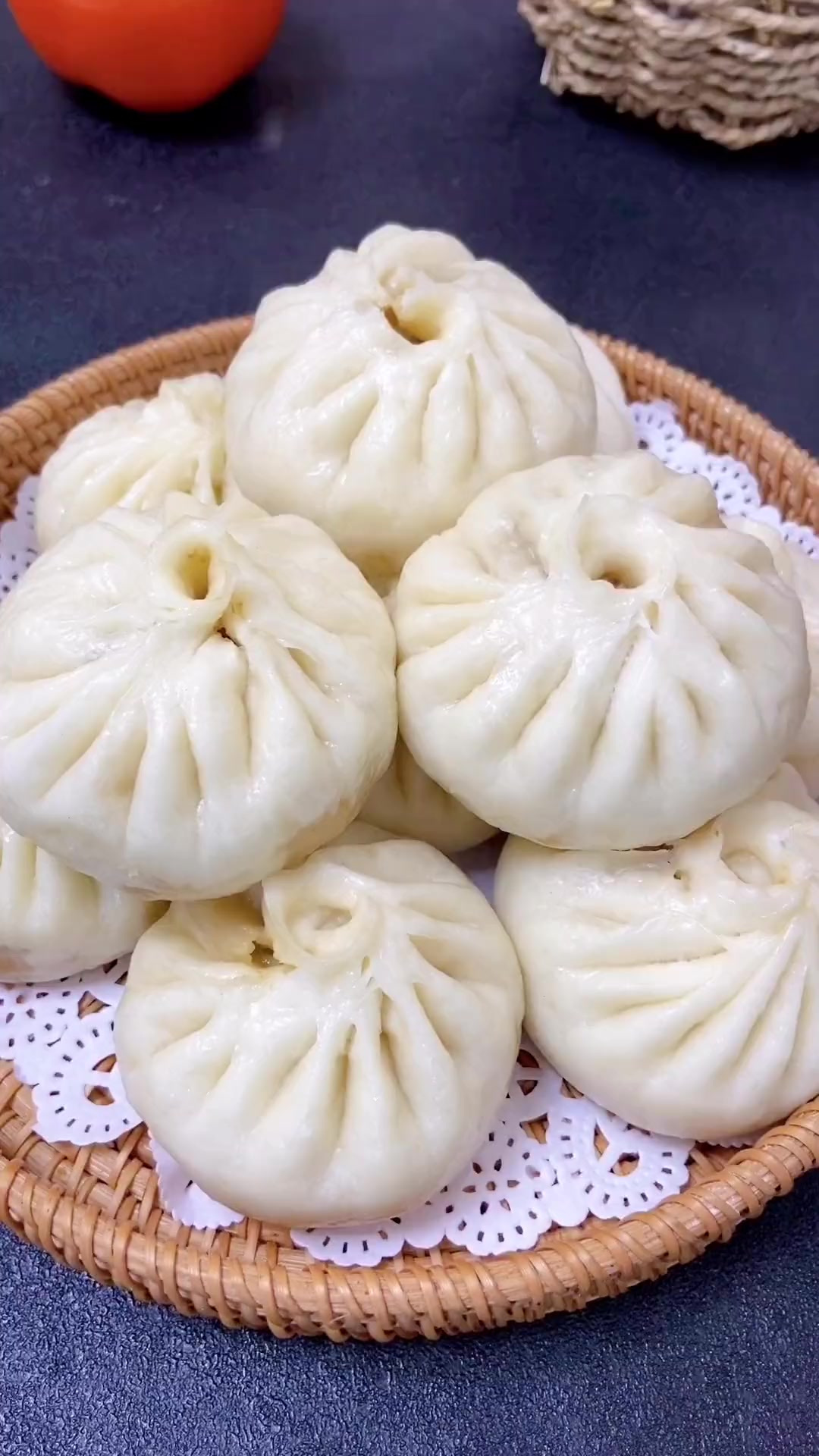 做一锅包子当作早餐，早上热一下就省事了！