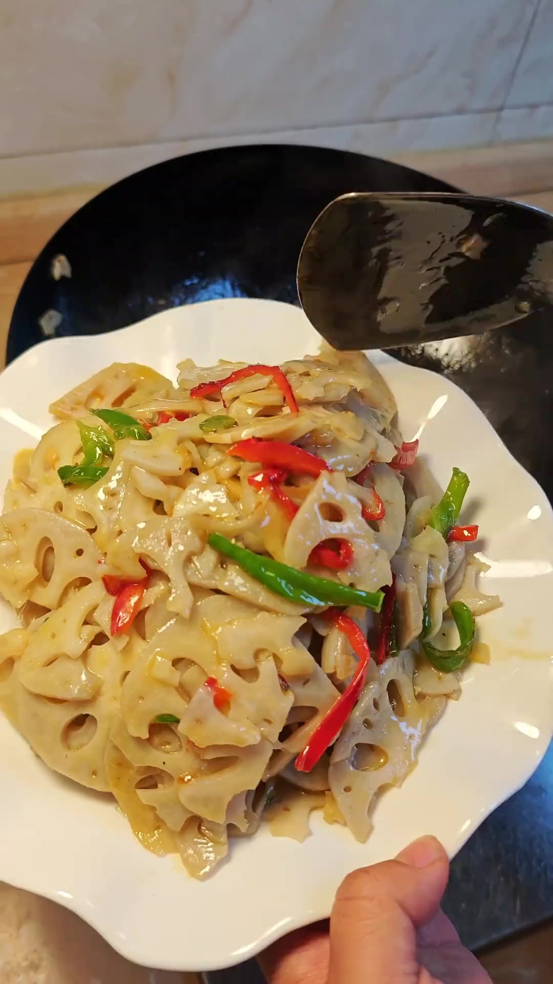 简简单单的清炒藕片，却是一桌菜最受欢迎的！