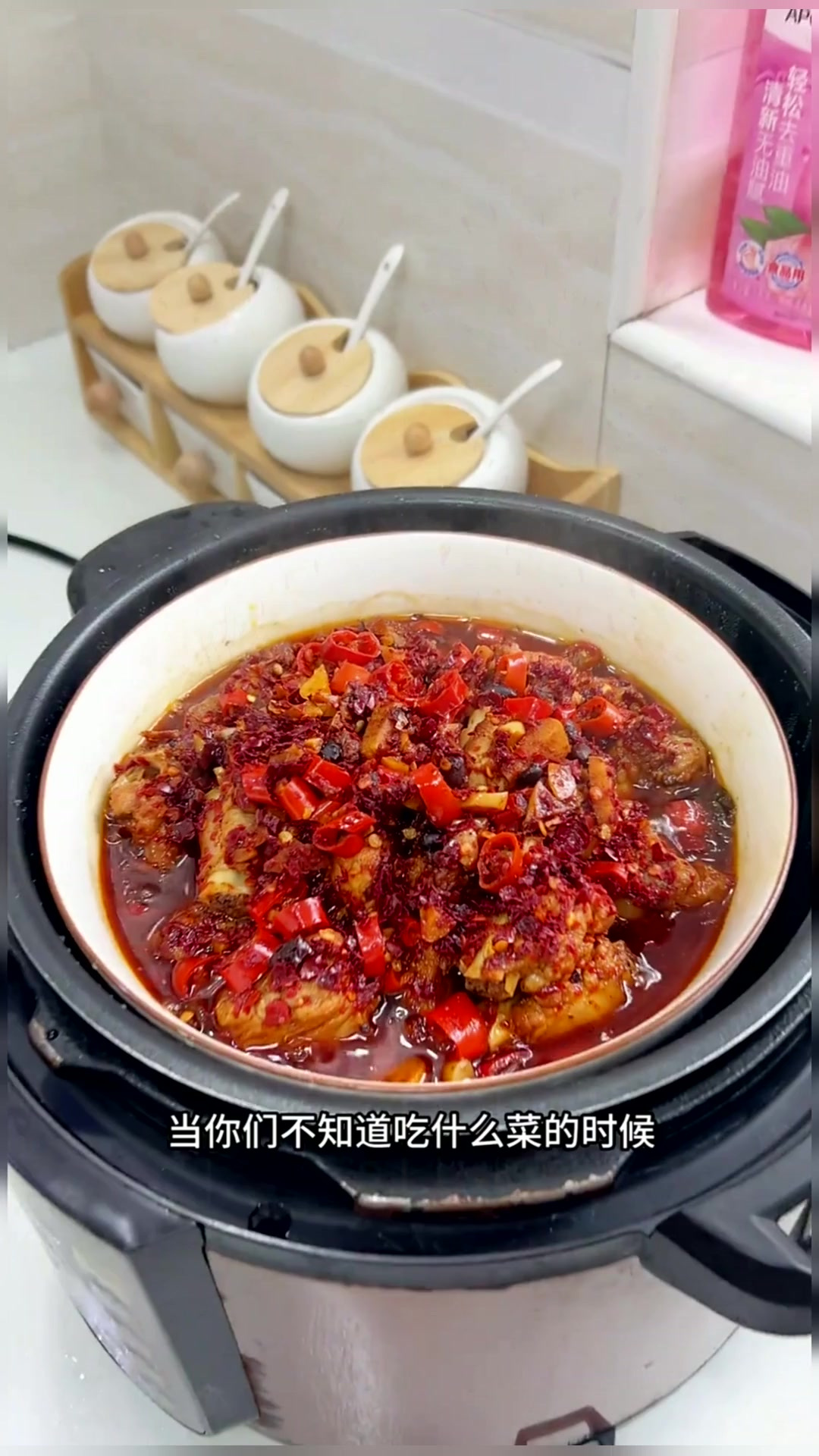 当你们不知道吃什么菜的时候可以做这个“梅干菜蒸排骨”,排骨软