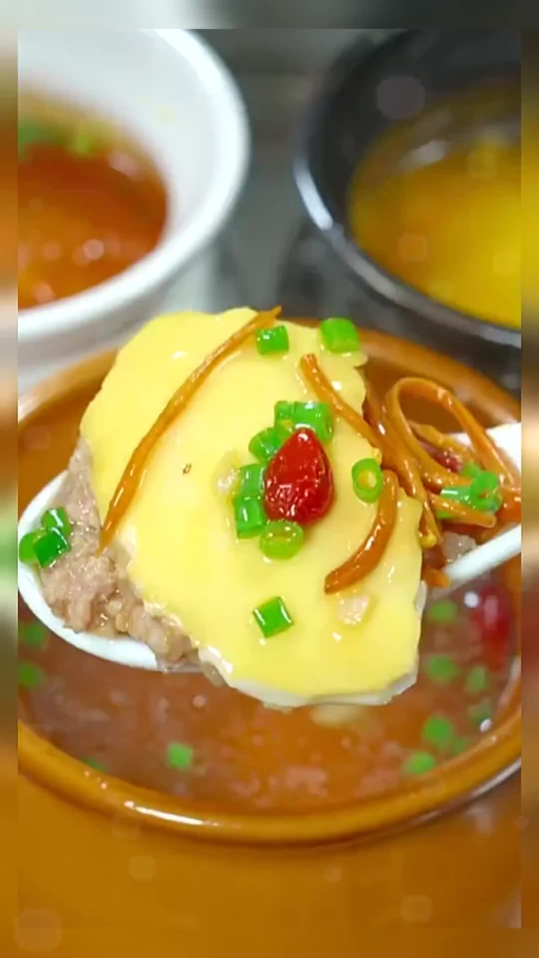 家里有小朋友的可以试试这个羊肚菌山药肉饼汤,营养美味,喝完身