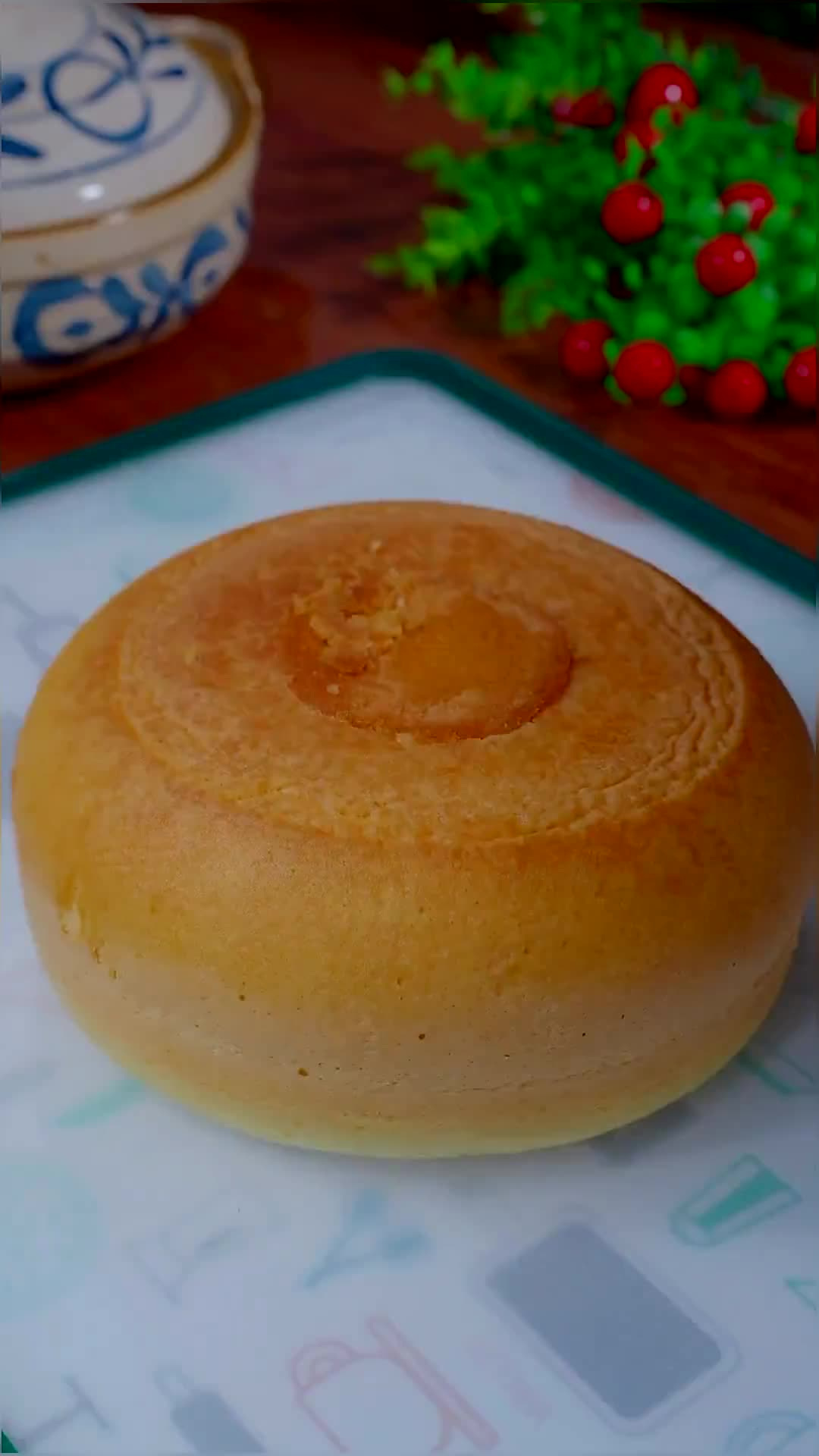 以后想吃蛋糕再也不用出去买了,教你在家用电饭锅就可以做,比买