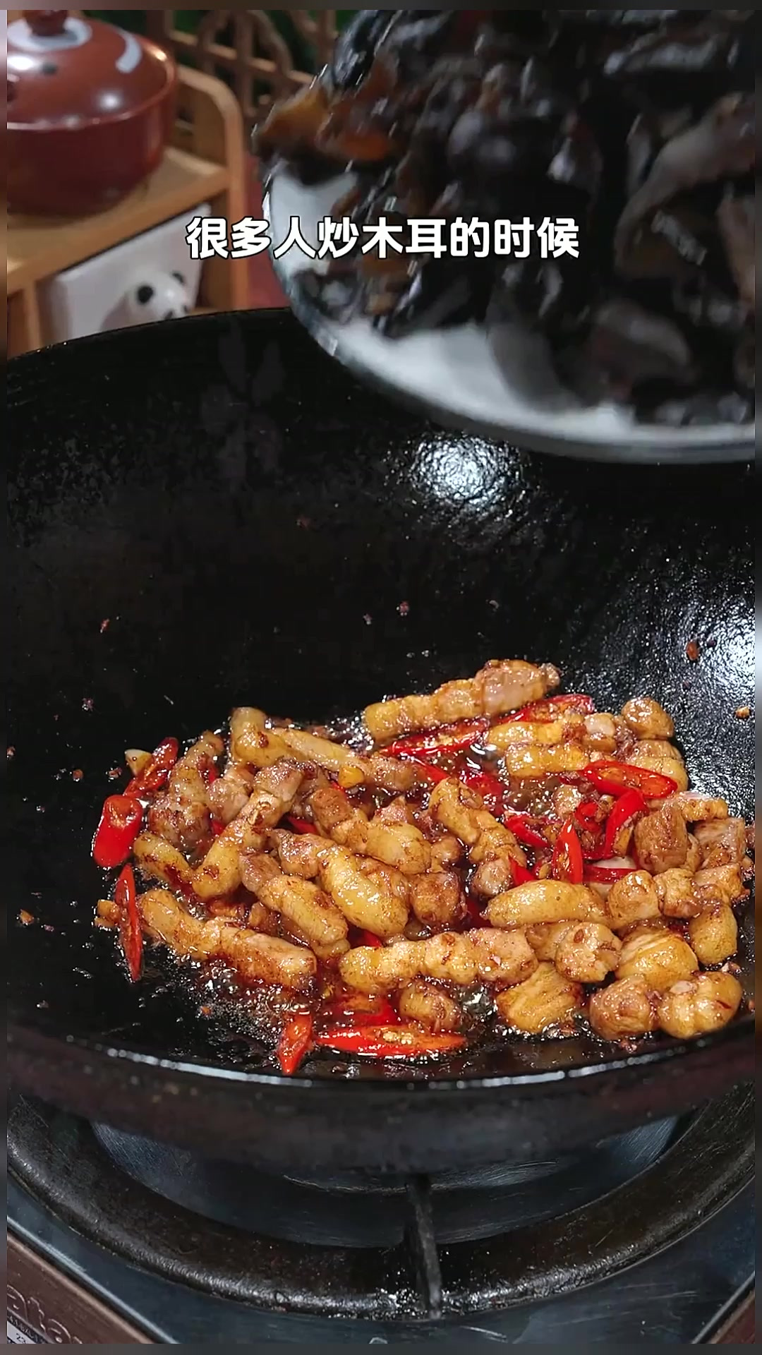 分享一道我家都爱吃的家常菜木耳炒肉,营养丰富,好吃又下饭