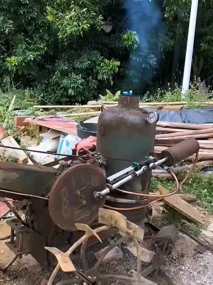 废旧煤气罐制作的蒸汽机