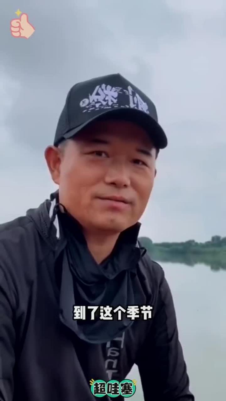 大师推荐秋季钓鲫鱼饵料,秋冬钓鱼带上它,轻松爆护
