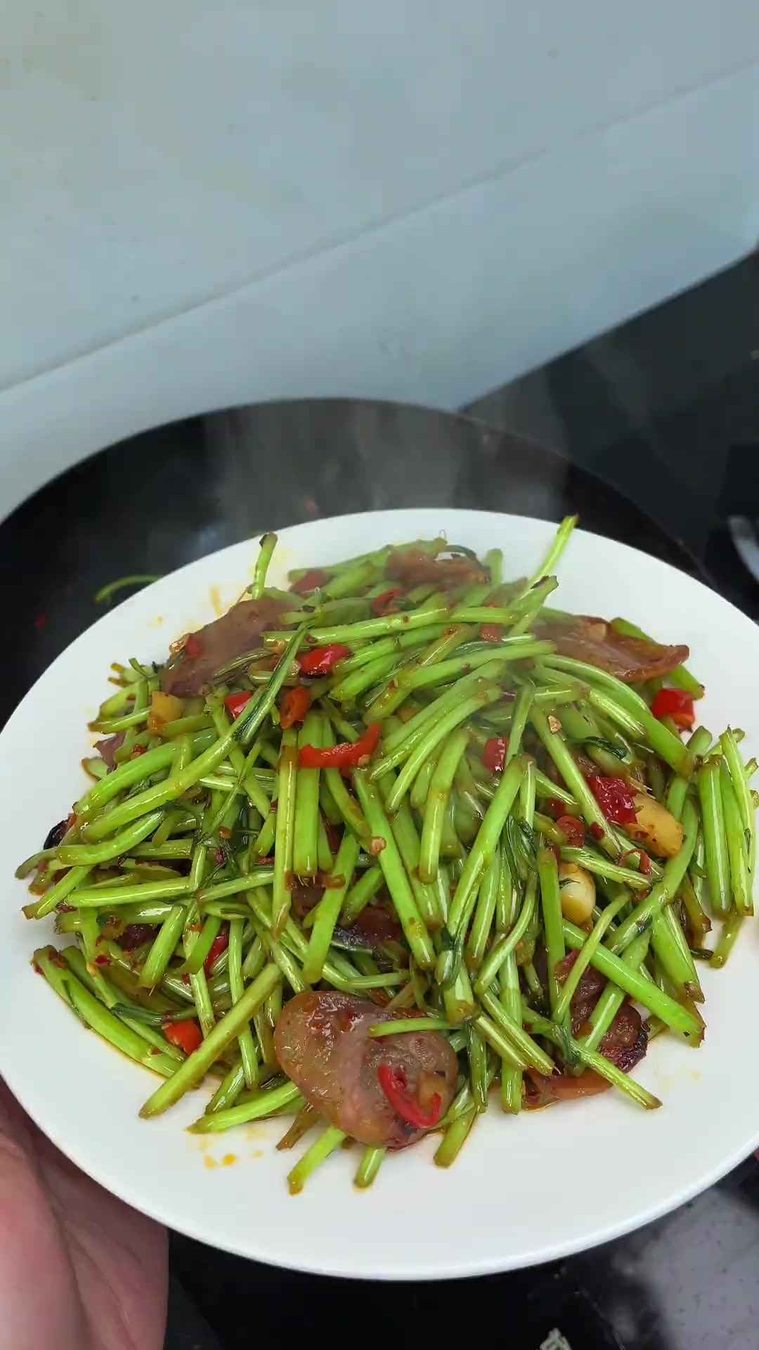 欢迎收看江西人的年夜饭菜单之《藜蒿炒腊肉》