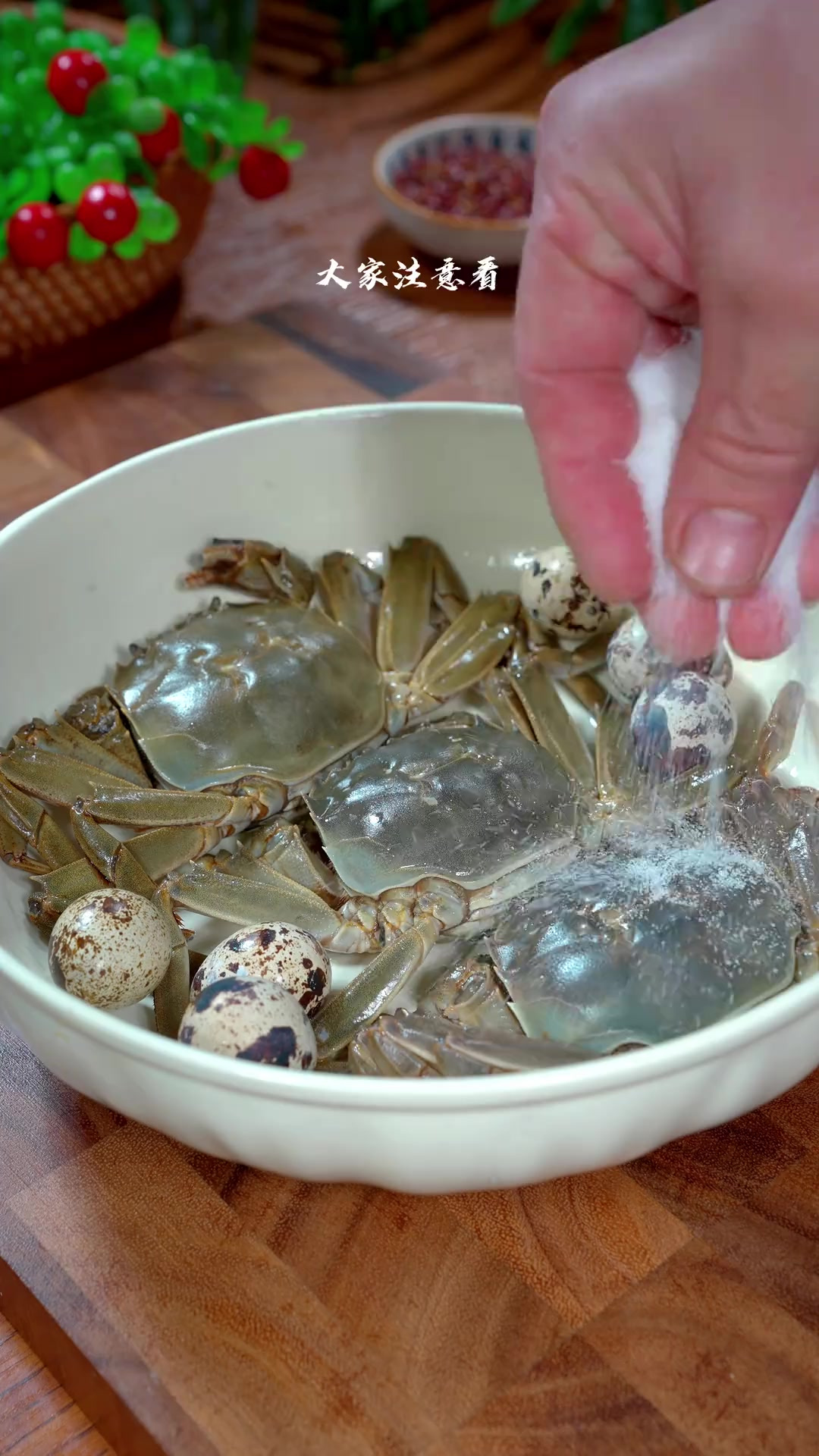 避风塘炒大闸蟹，咸香酥脆，越吃越香，做法还特别的简单 广式餐