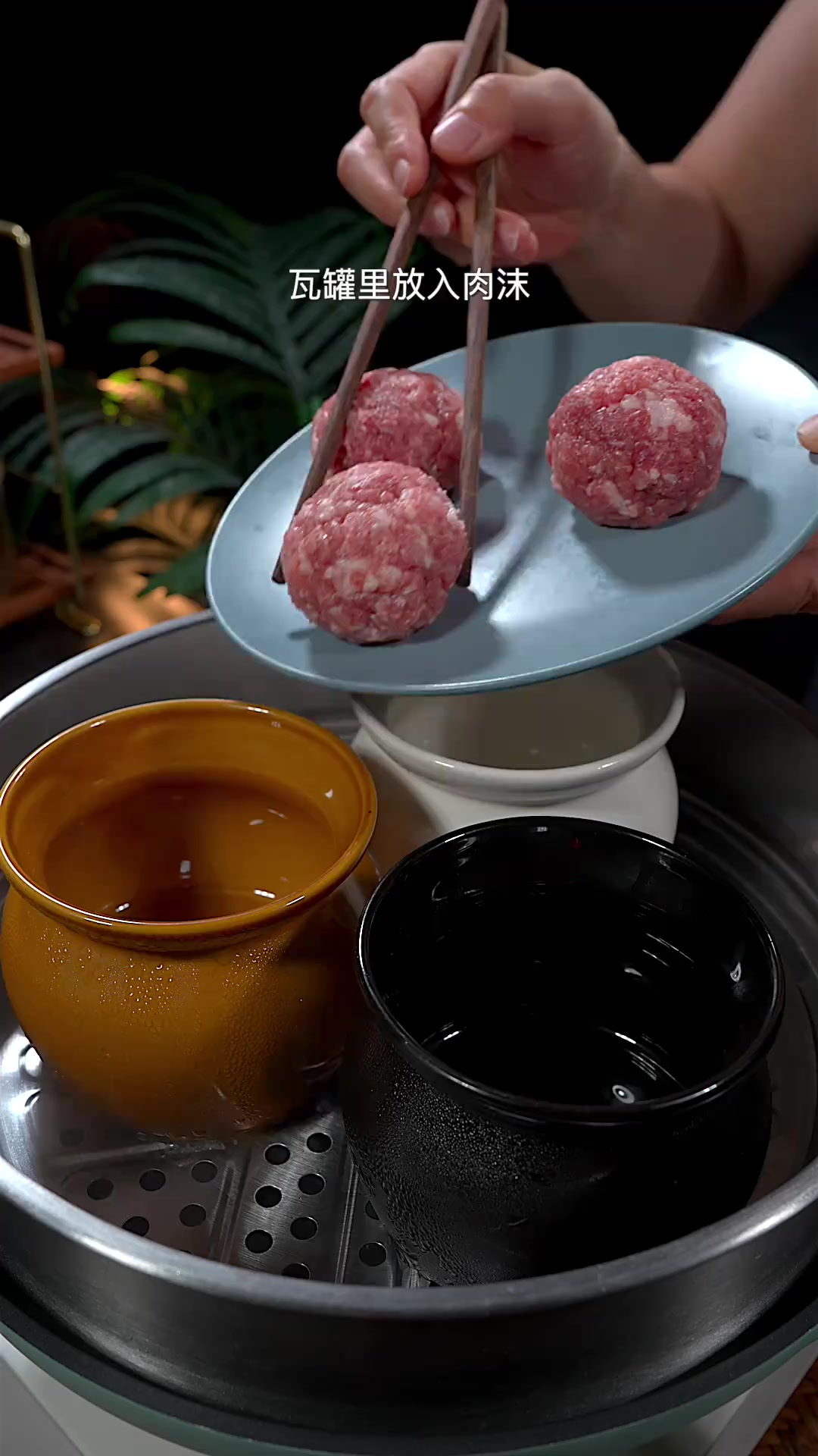 今天给家人做了瓦罐蒸肉汤，好喝又有营养