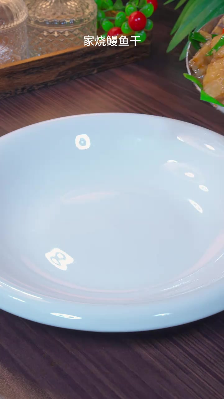 家烧鳗鱼干！是温州人饭桌上常见的一道菜，它鲜香味美，好吃又下