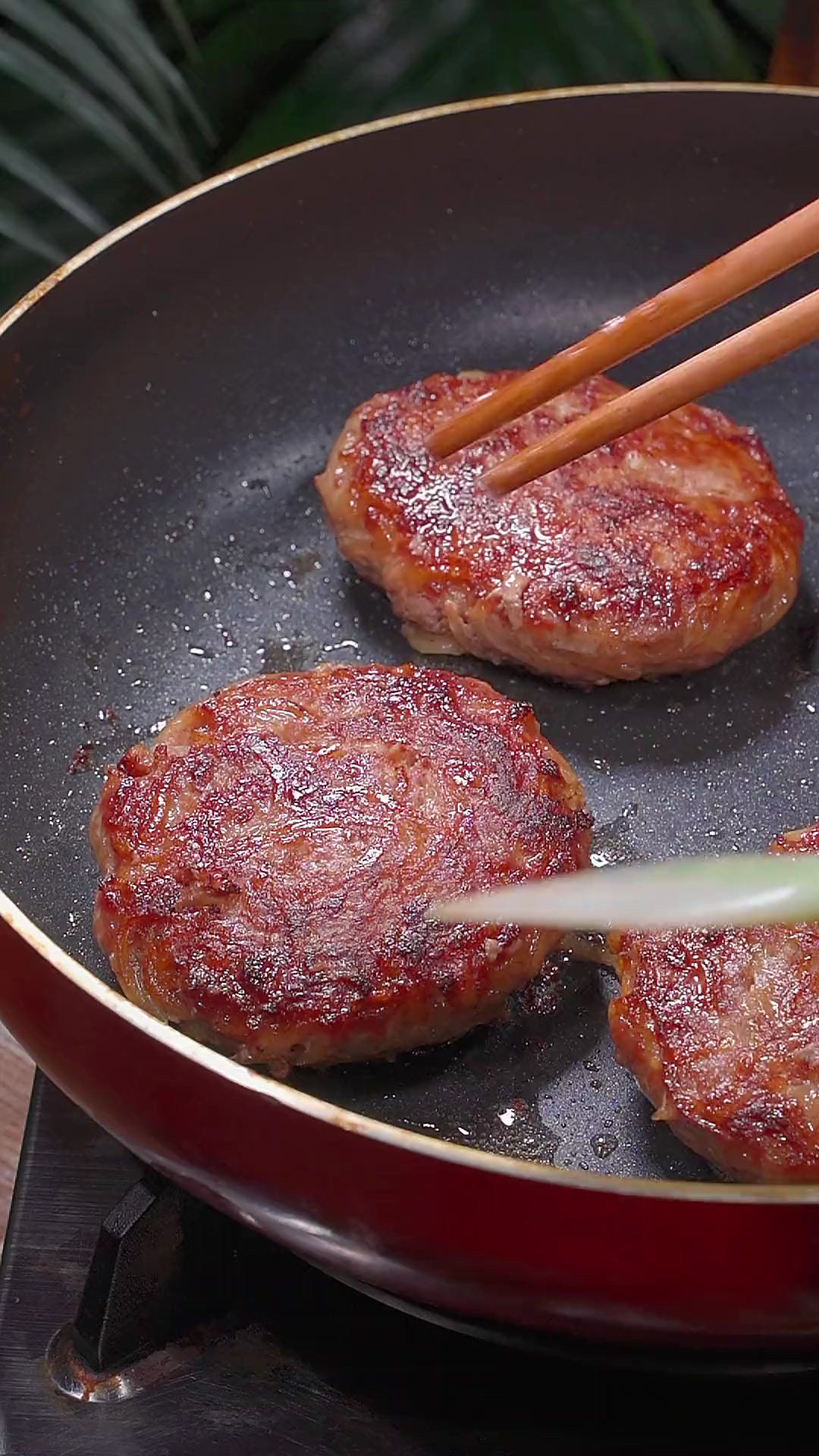 家里有小孩的一定要常做这个黑椒牛肉饼。软嫩不柴鲜嫩又多汁 做