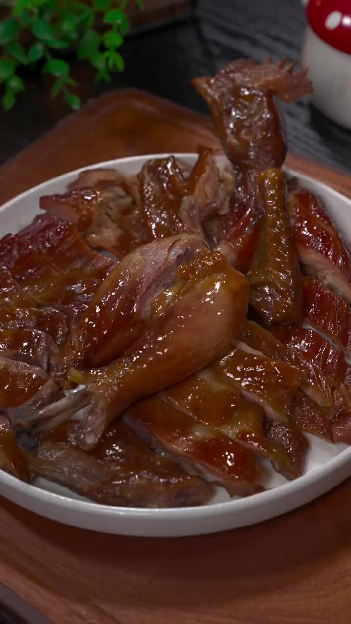 藤桥熏鸡 鲜香美味皮脆肉质紧实，不但下饭下酒，平时出去玩带