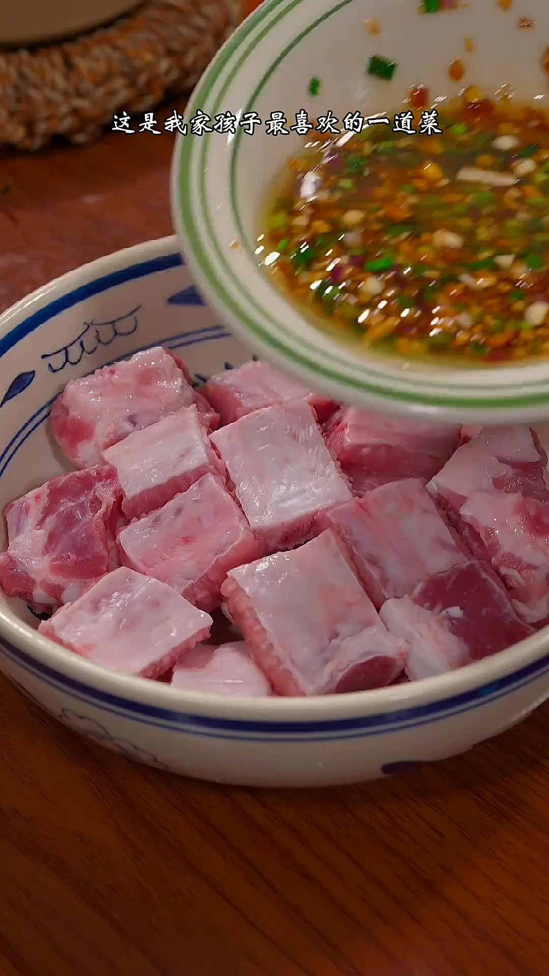 香芋蒸排骨这样做，鲜香入味，太好吃了