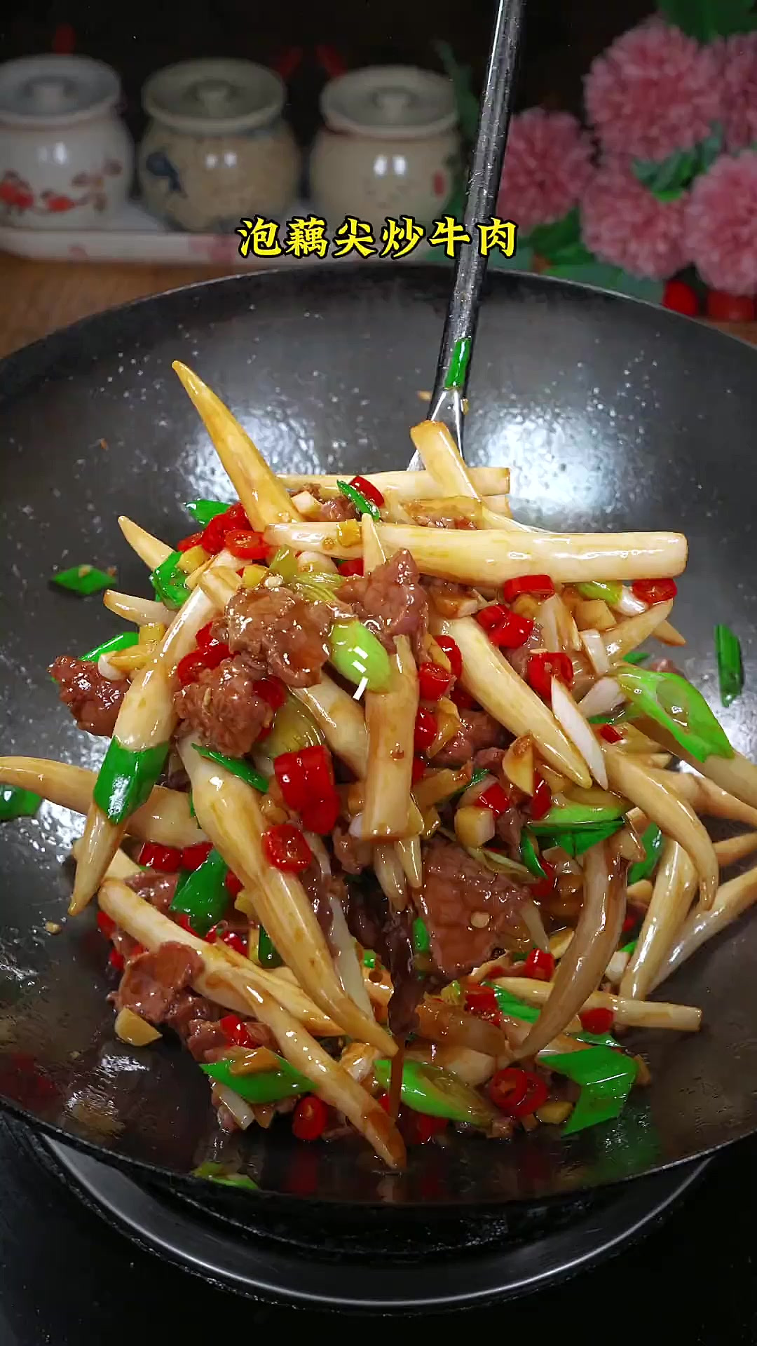 如果下饭菜有排名,这道泡藕尖炒牛肉肯定榜上有名,酸辣下饭!