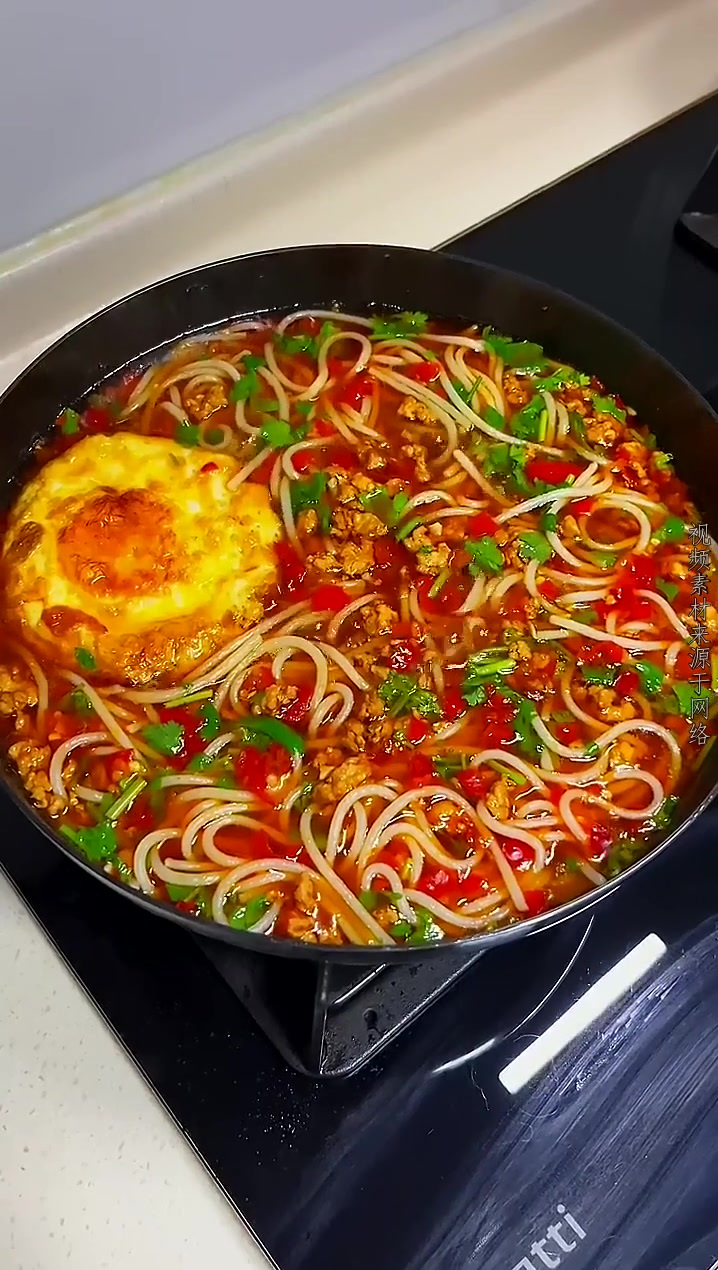 美食分享我妈做的剁椒肉末米粉真的太好吃了