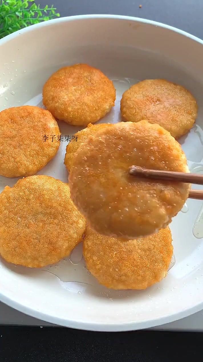 苹果还能这样吃，做成苹果派，外酥里糯太香了