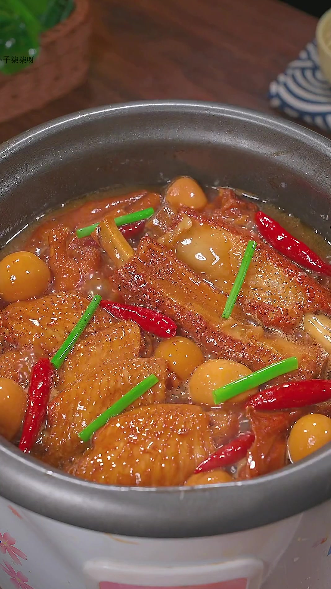 菜市场的卤味为什么那么好吃，其实在家用电饭锅也能搞定，软烂入