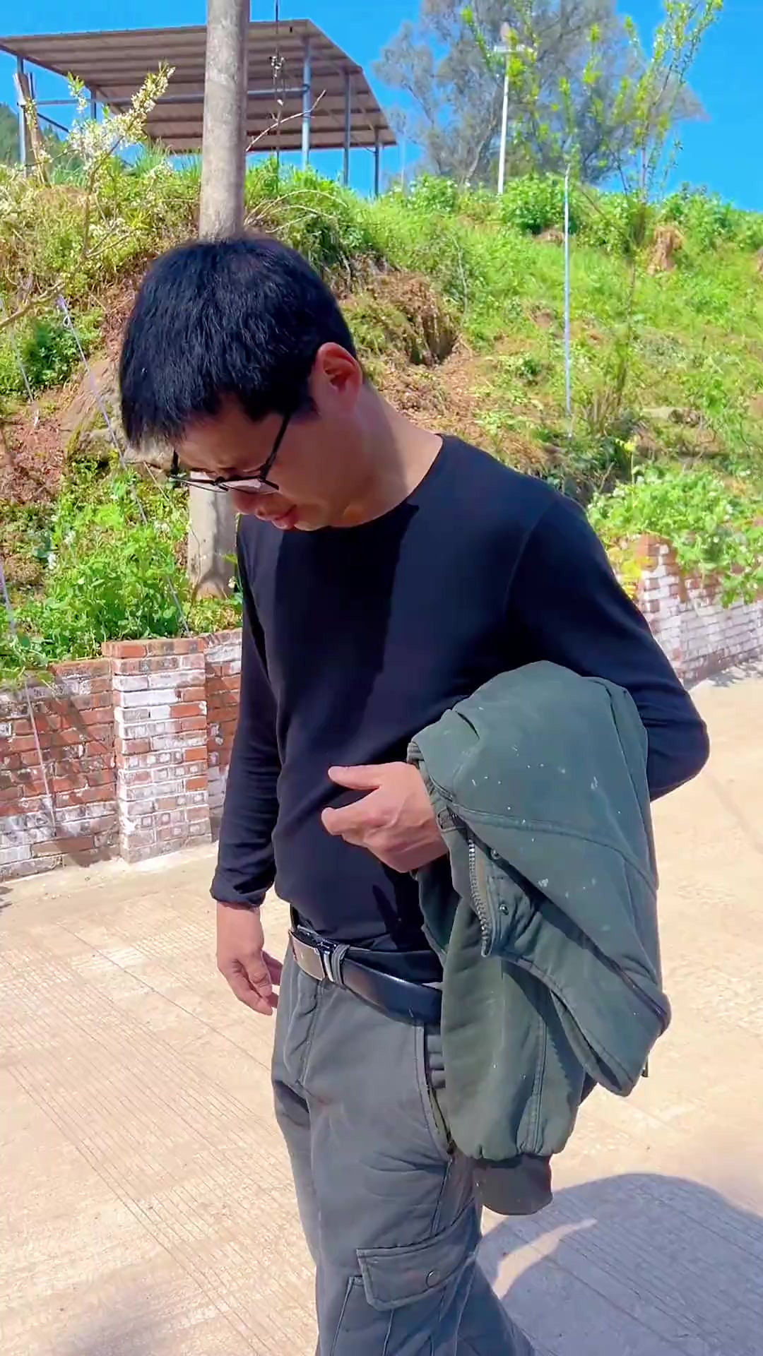 吃不完的花菜，我把它晒成了干花菜，年底用来炖腊肉，应该很香吧