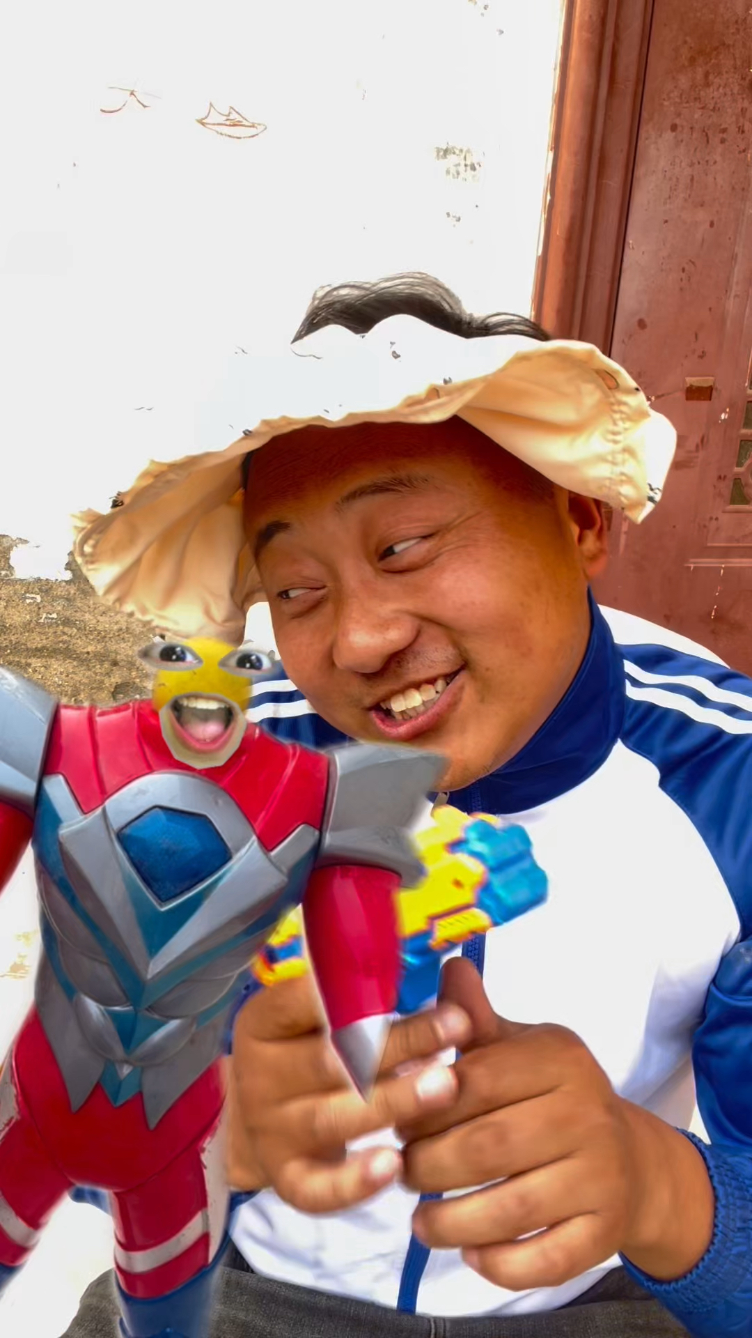 小奶龙的哥哥抢它的玩具#小奶龙 #人类幼崽迷惑行为 #玩具视频