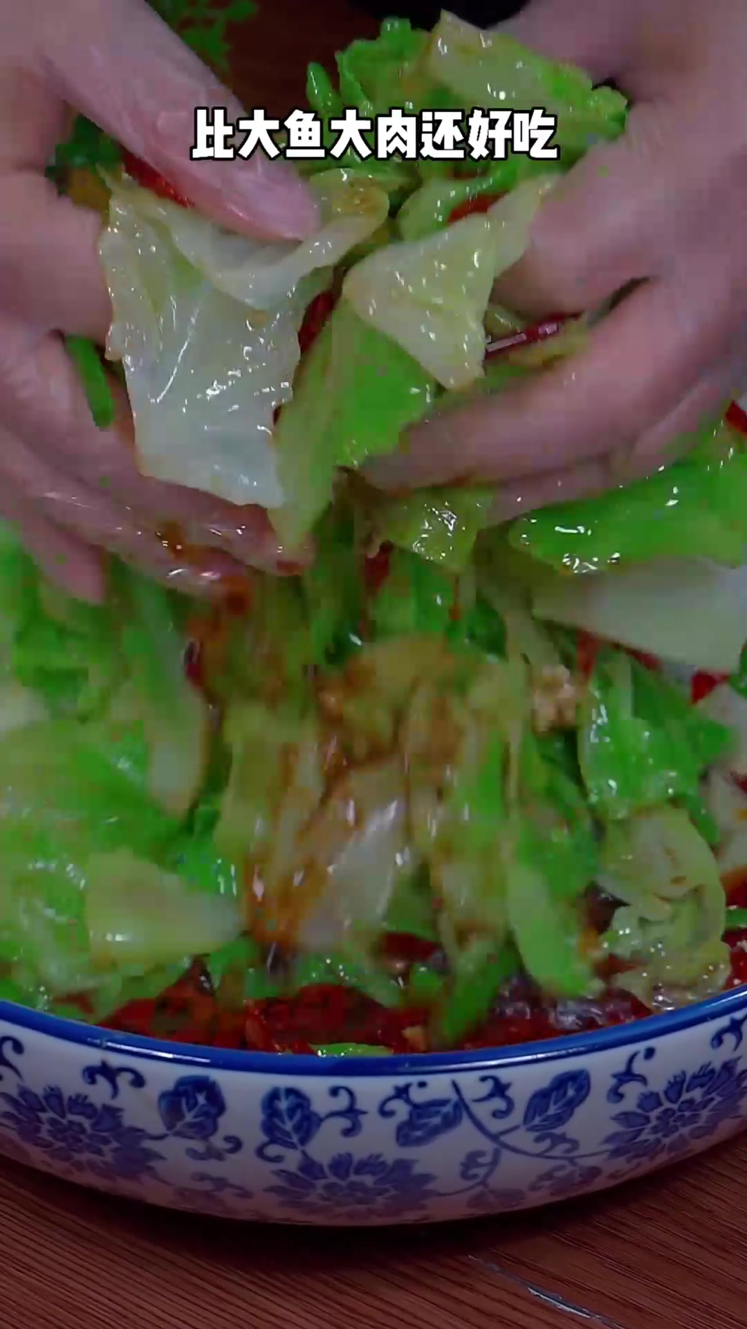 这样做的凉拌包菜酸辣好吃,你也赶紧收藏做起来吧!