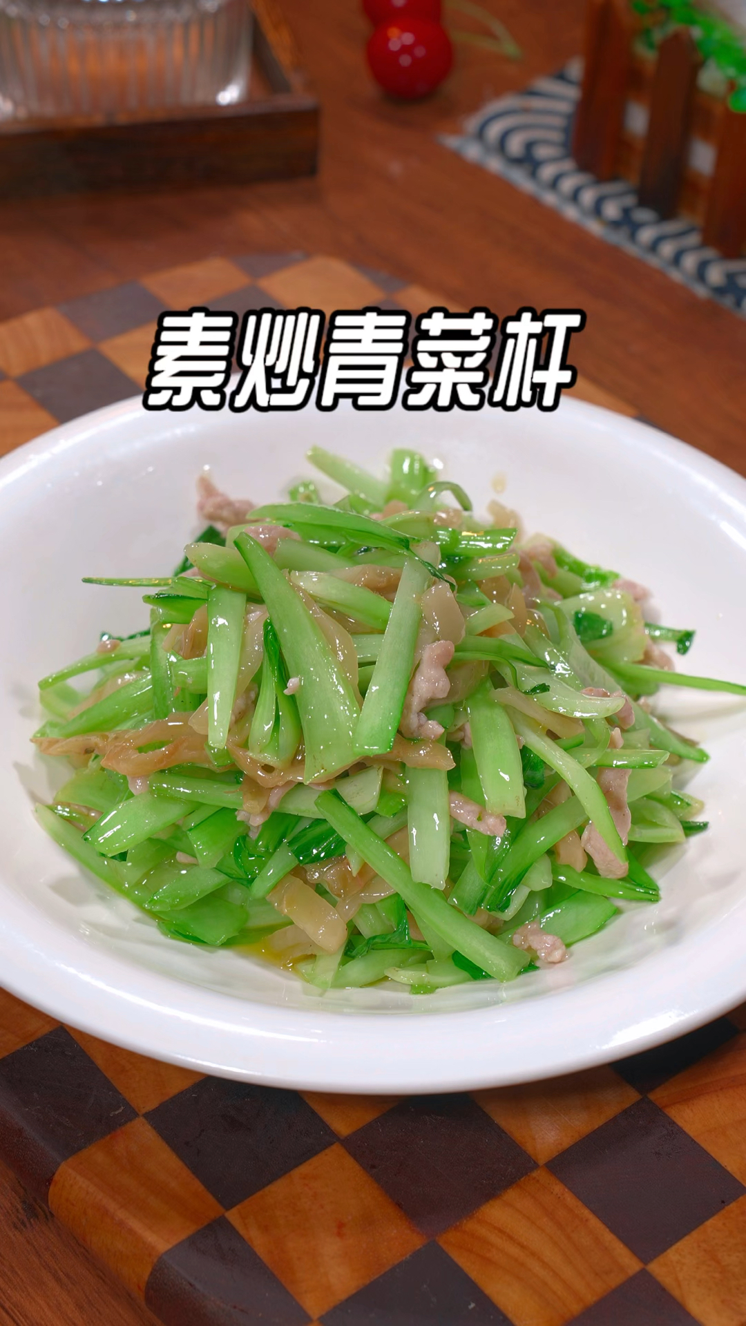 很多人把青菜买回来都是直接炒,以后你就像我这么做个素炒青菜丝