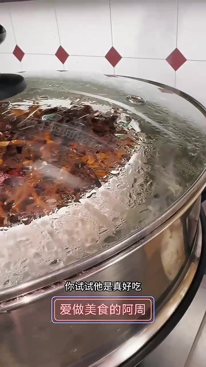 谁手里还有去年腌的咸菜疙瘩,有就赶快试试这个蒸咸菜吧好吃的嘞