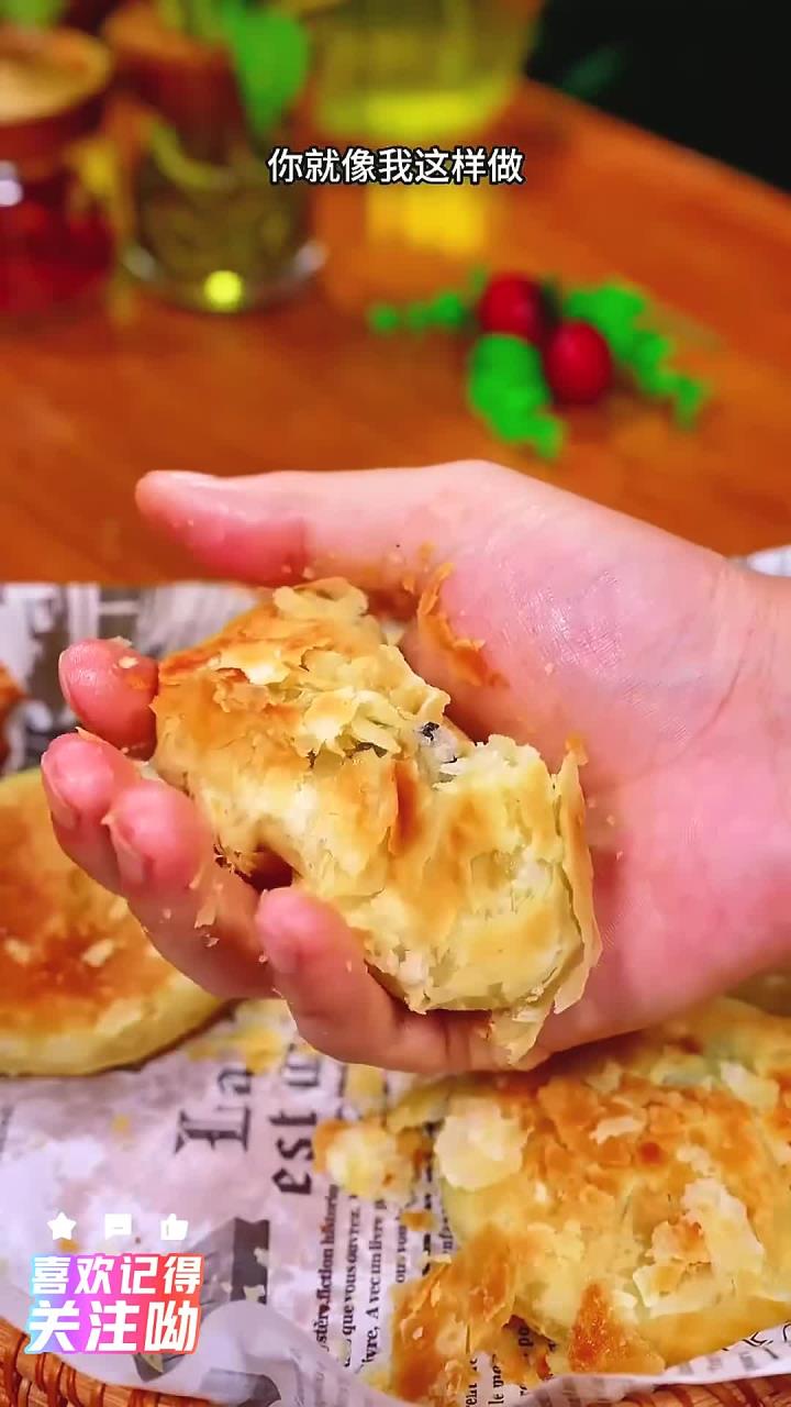 如果你烙的酥饼不酥,而且又硬又不好吃,像我这样做酥的掉渣凉了也不会硬邦邦的