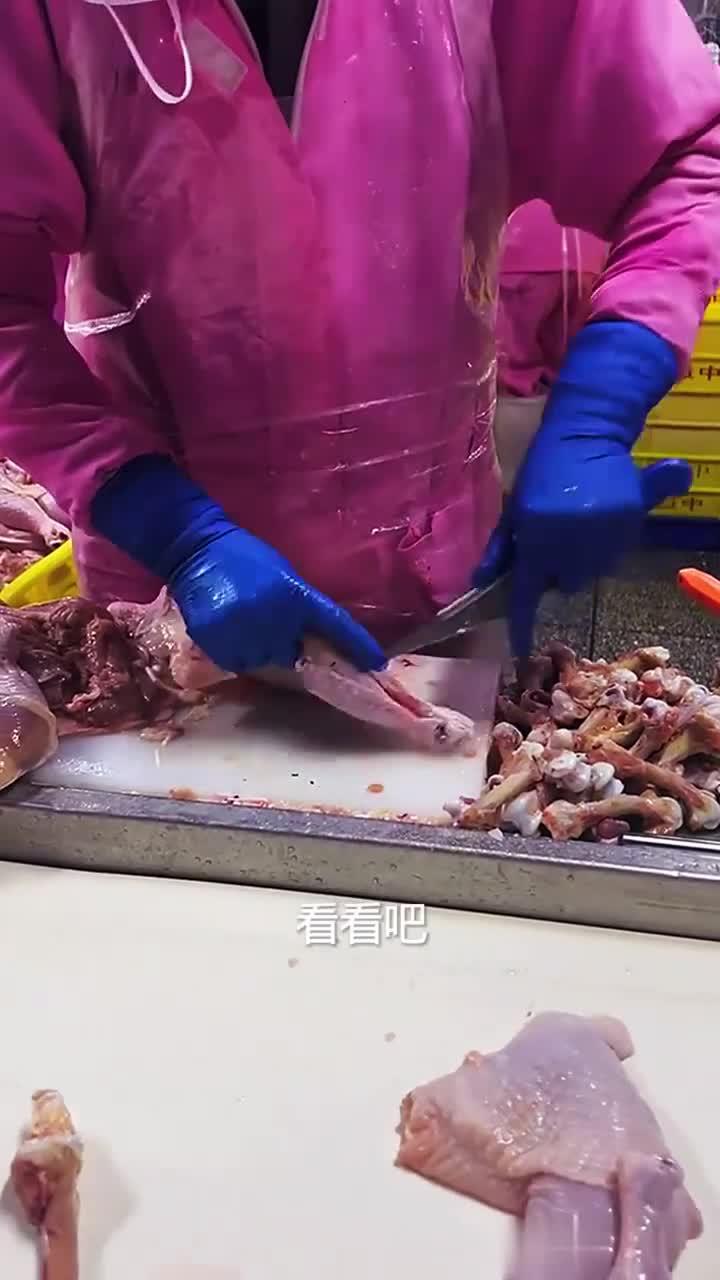 鸡肉分割工,流水线作业