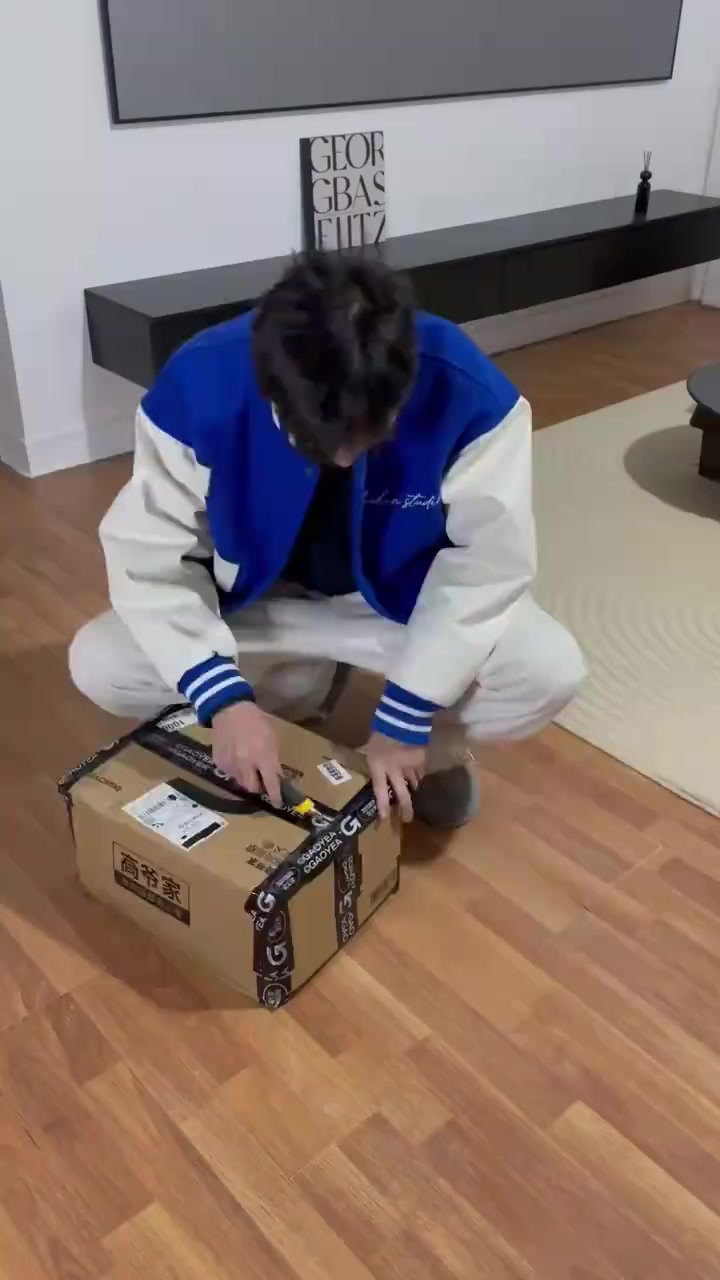 我用废旧纸箱做了一个圣诞角，看起来不序偶吧