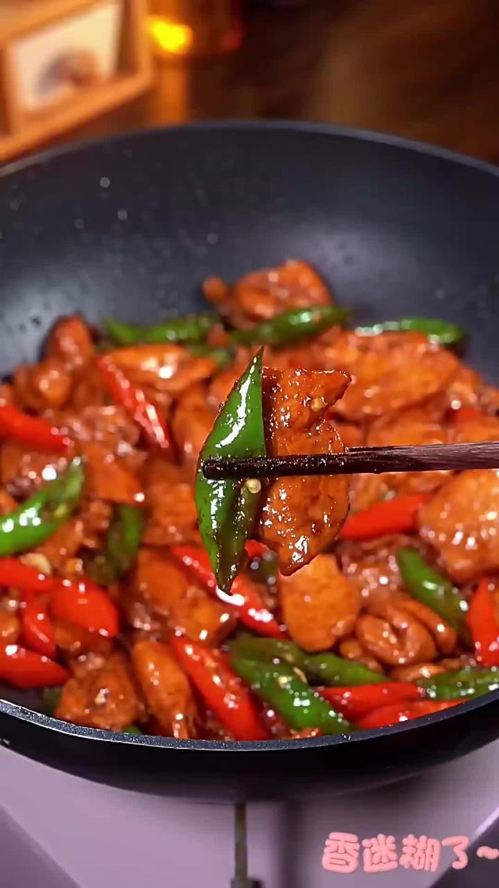 没想到辣椒炒鸡胸肉居然这么好吃，又是一道下饭菜！